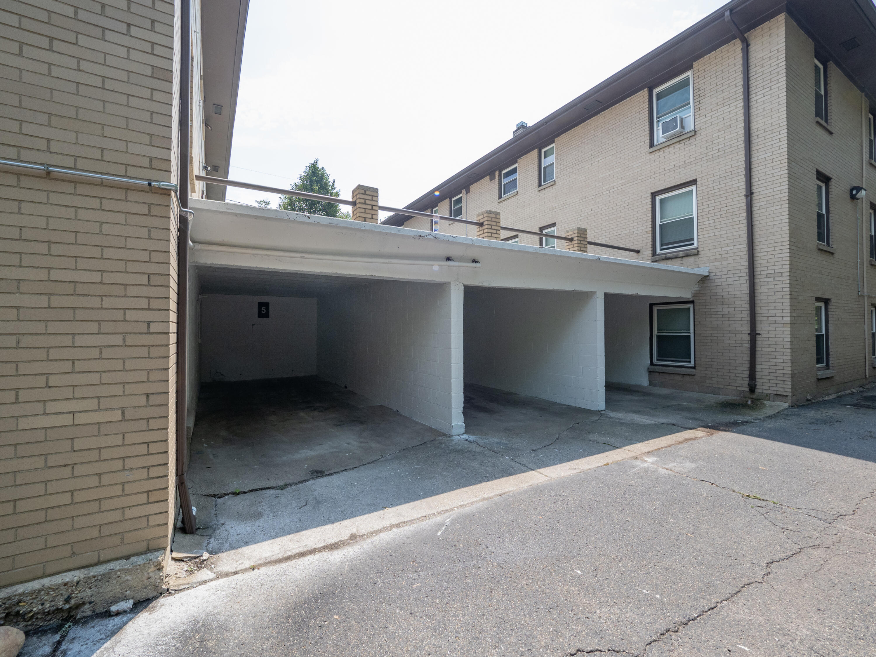 503 N Riverview Drive