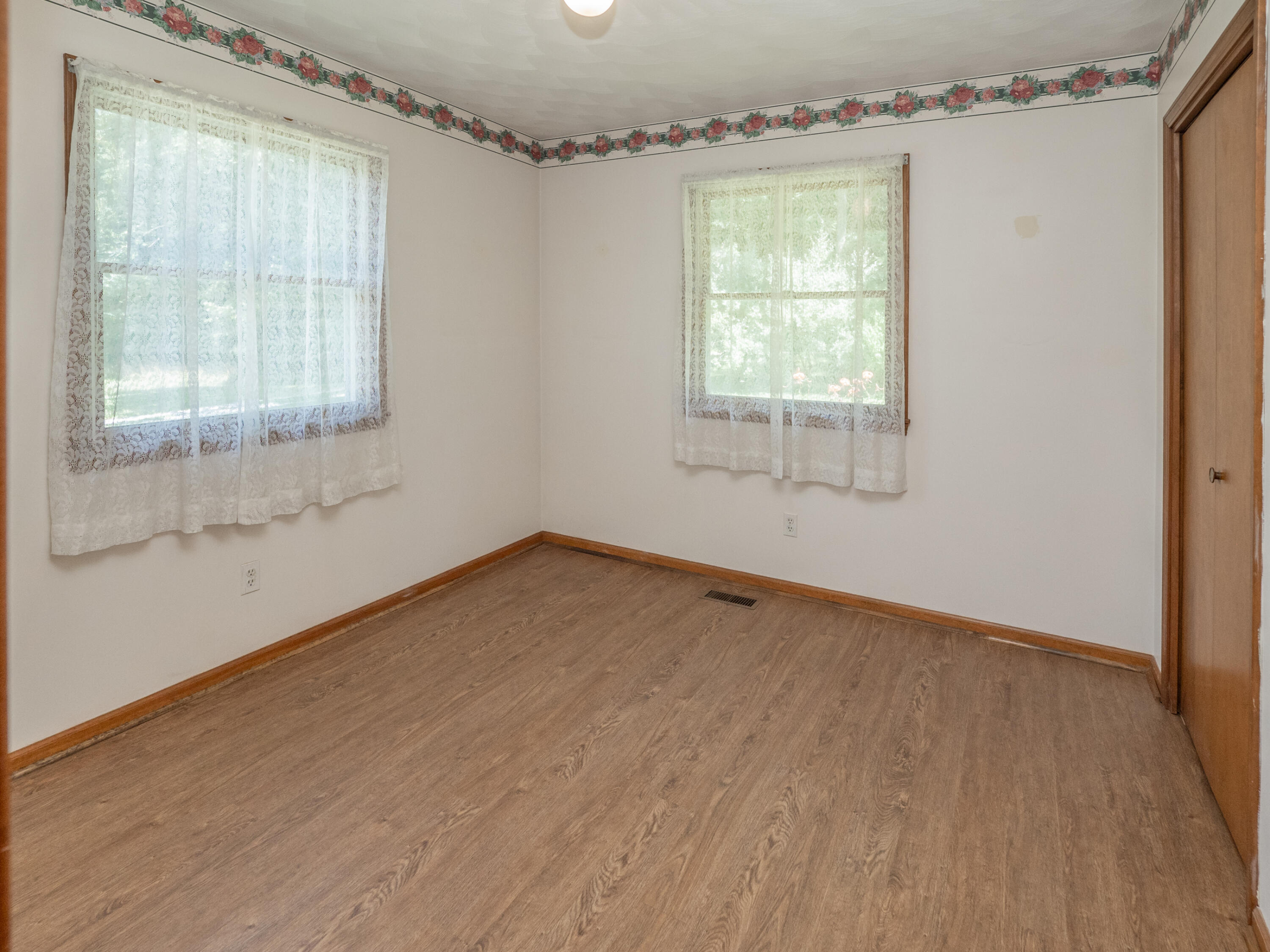 48316 County Road 384