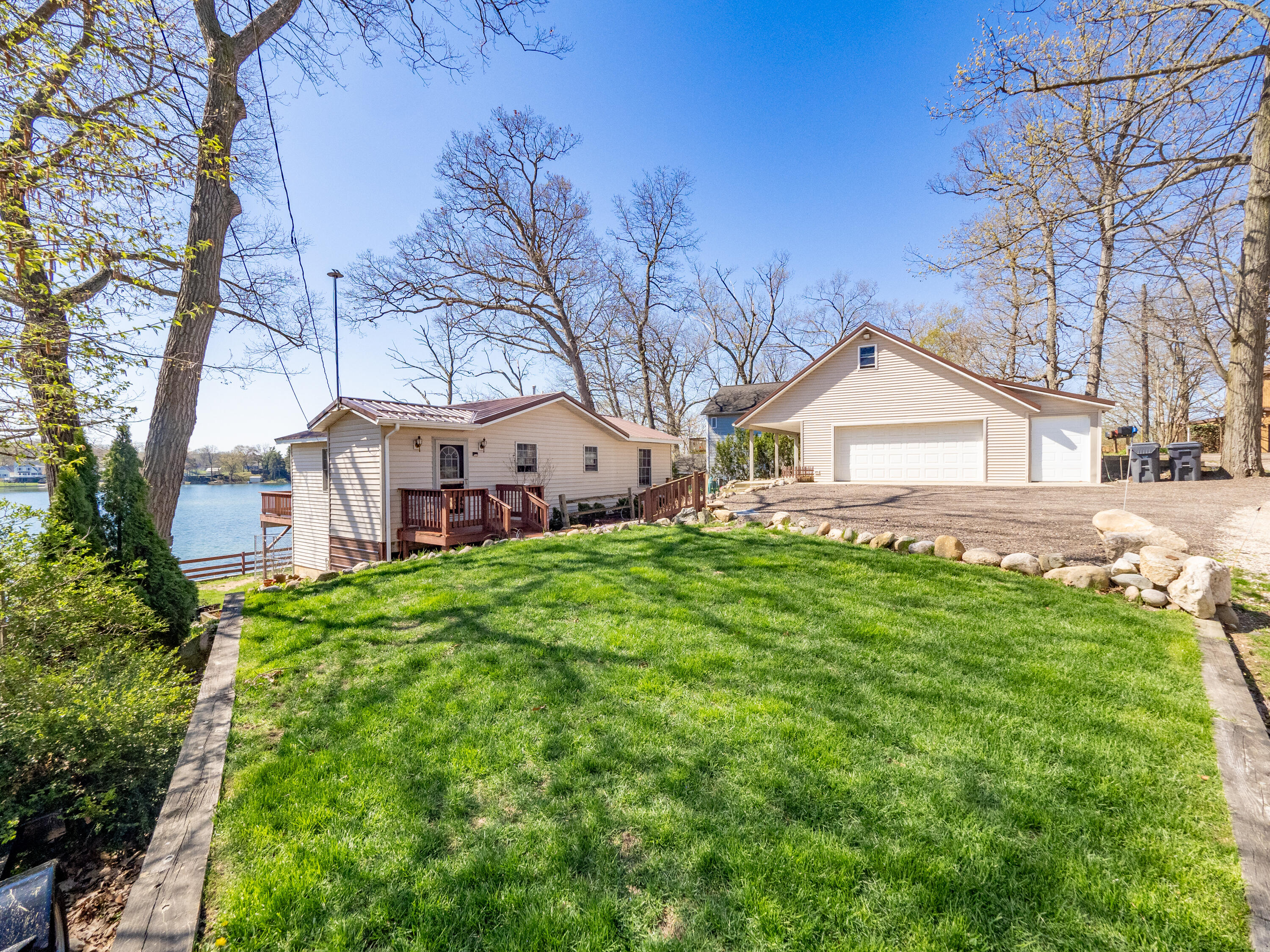 11915 Lakeway Street