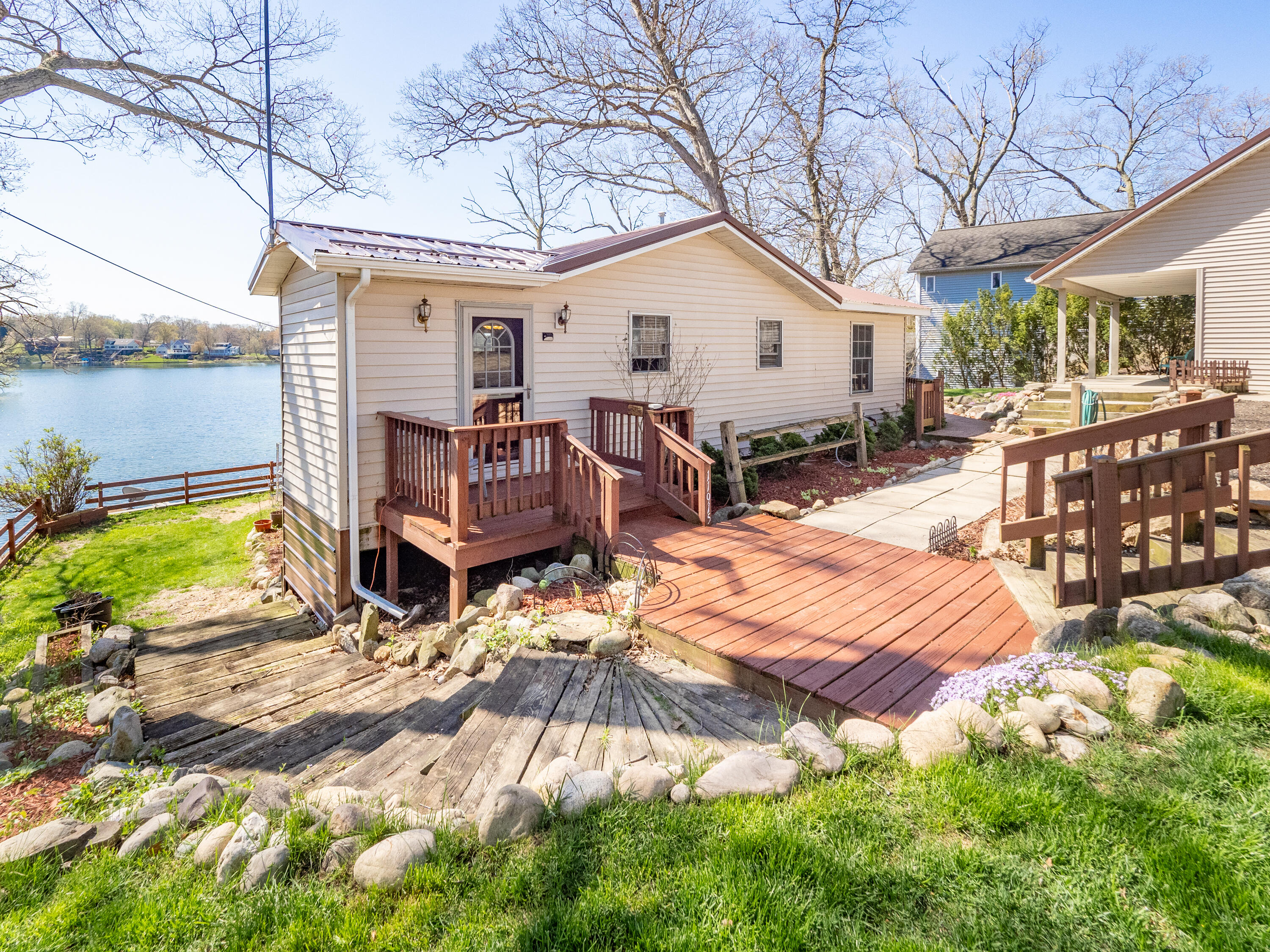 11915 Lakeway Street