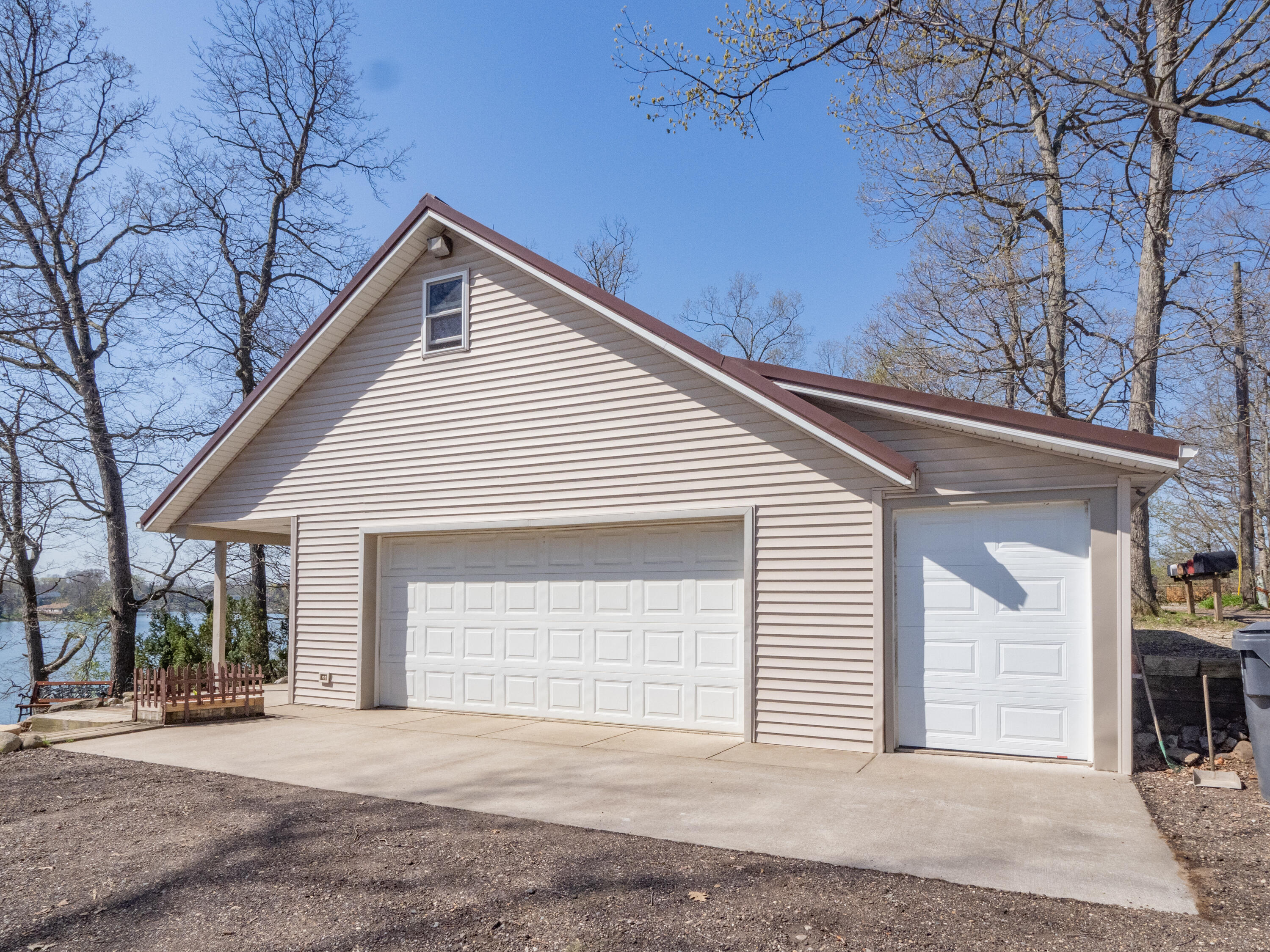 11915 Lakeway Street