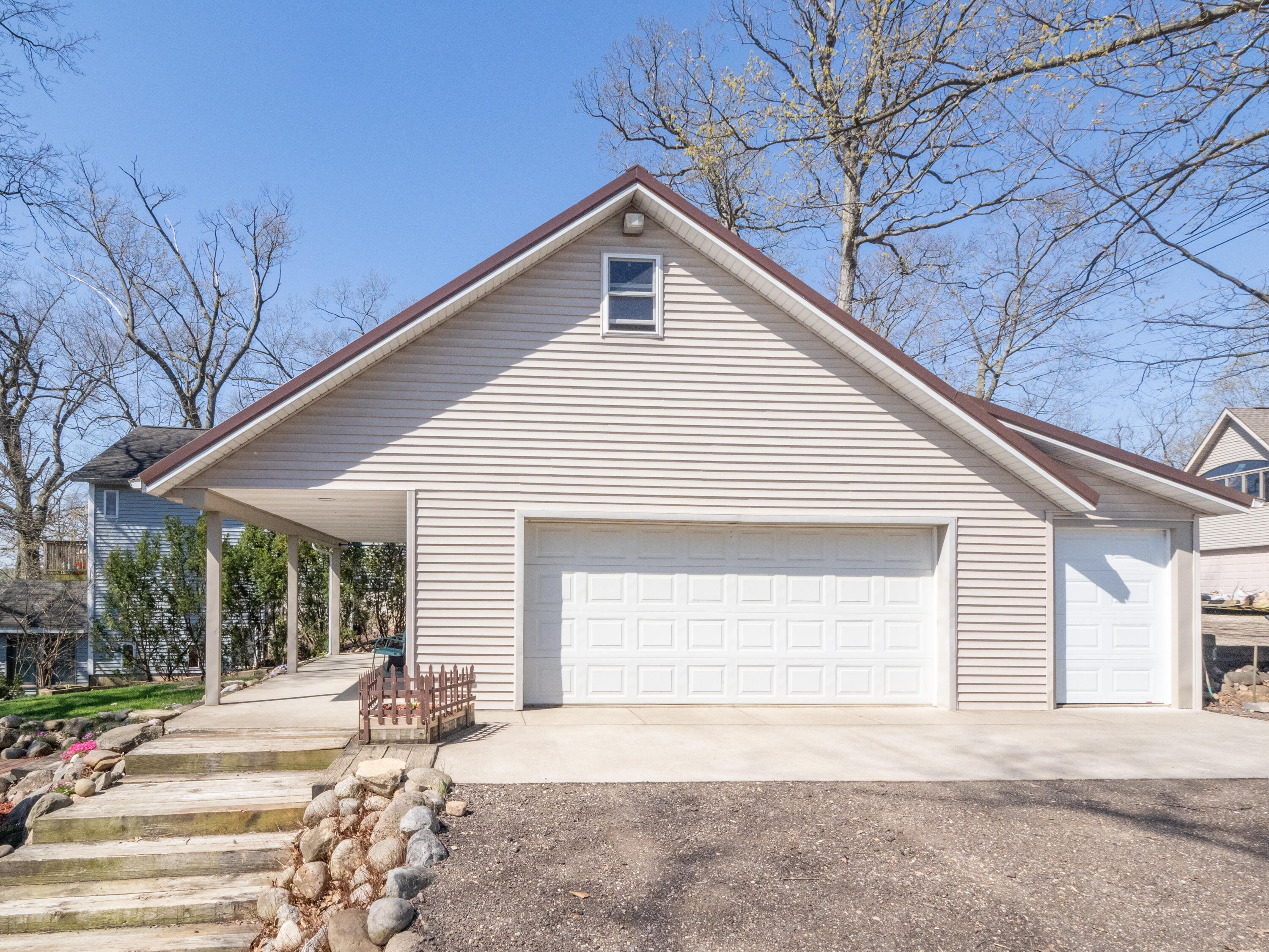 11915 Lakeway Street