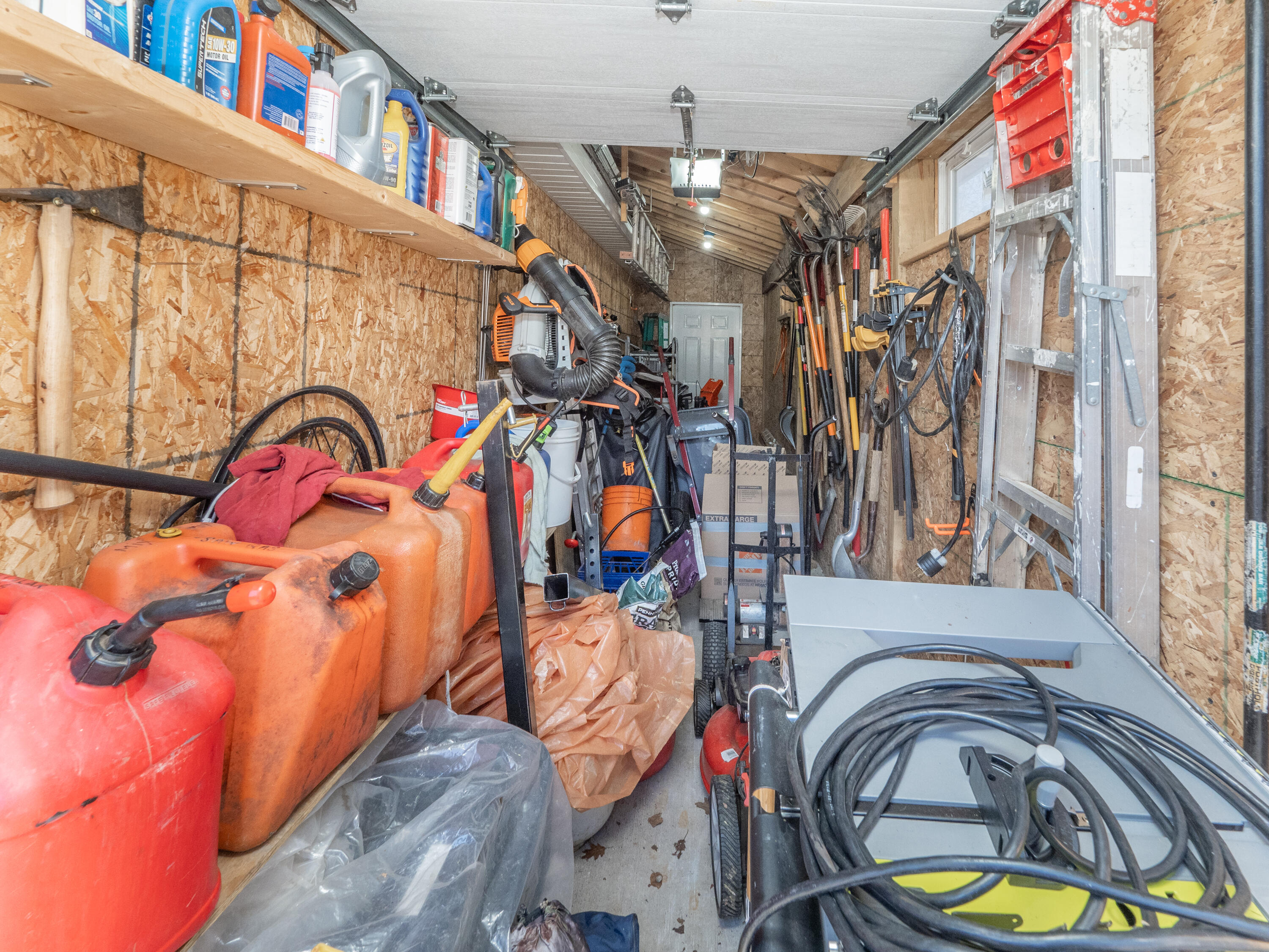 11915 Lakeway Street