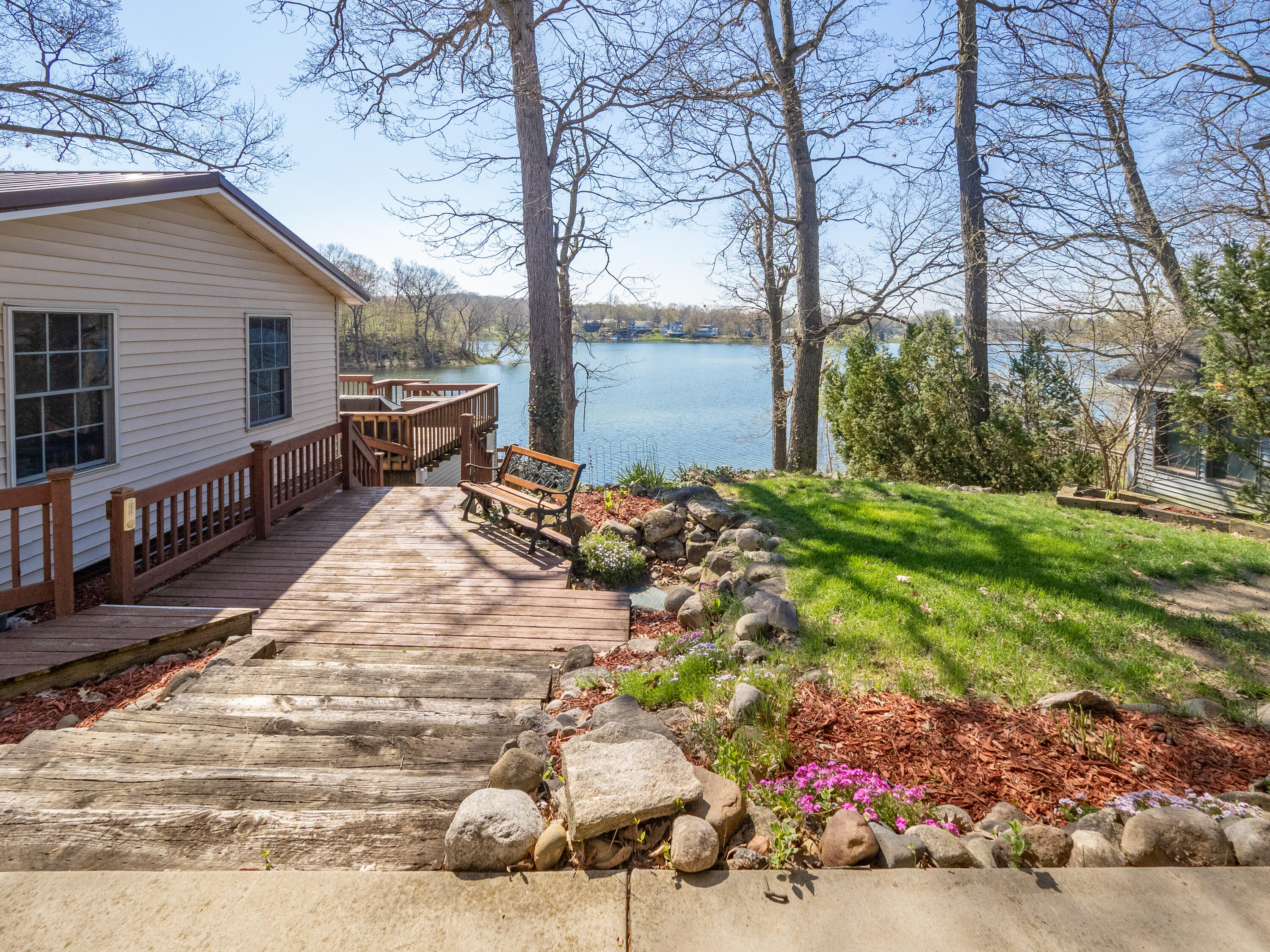 11915 Lakeway Street