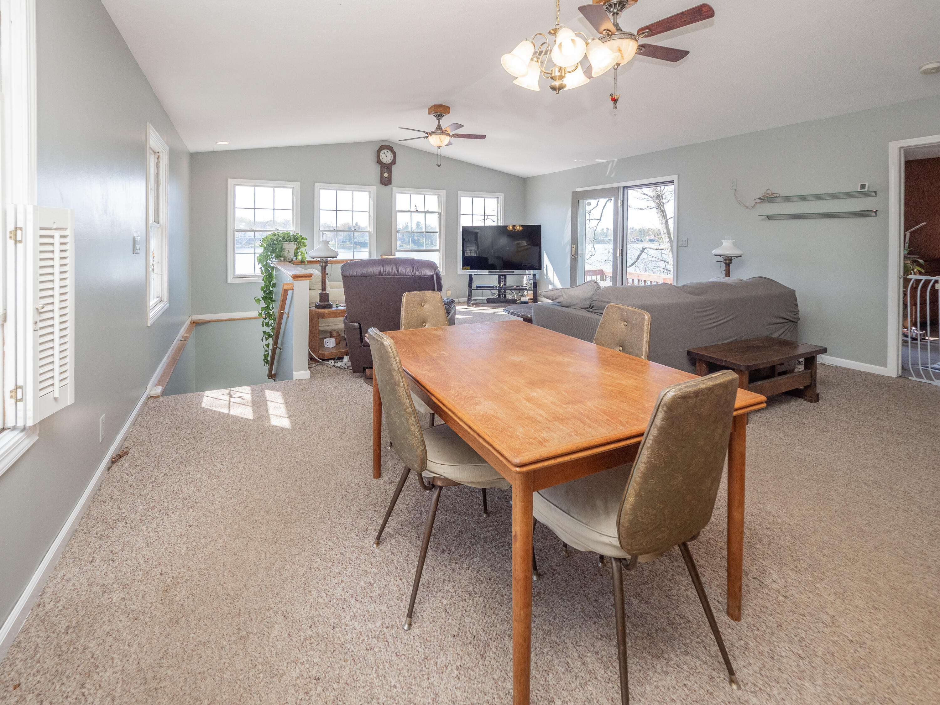 11915 Lakeway Street