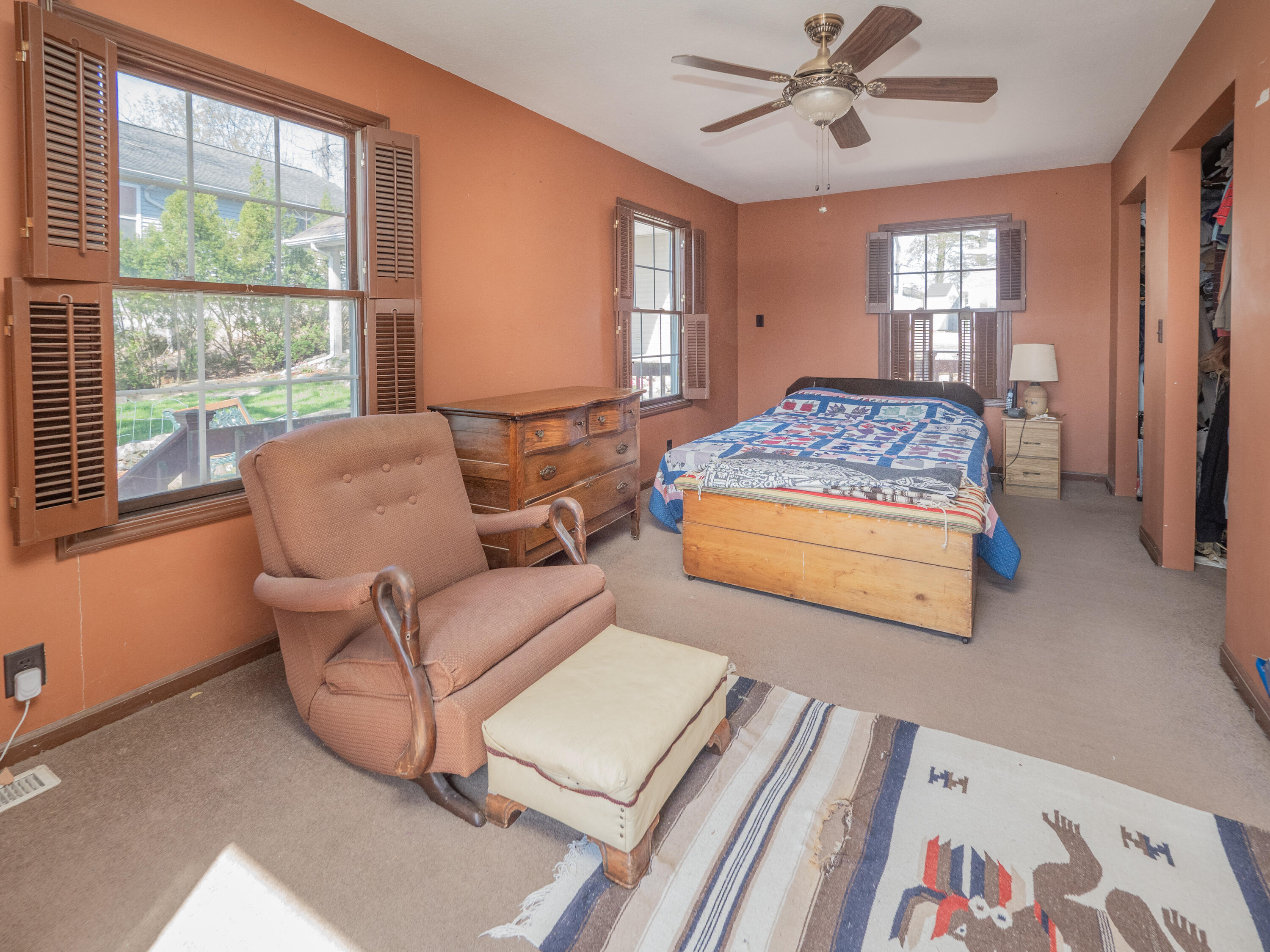 11915 Lakeway Street