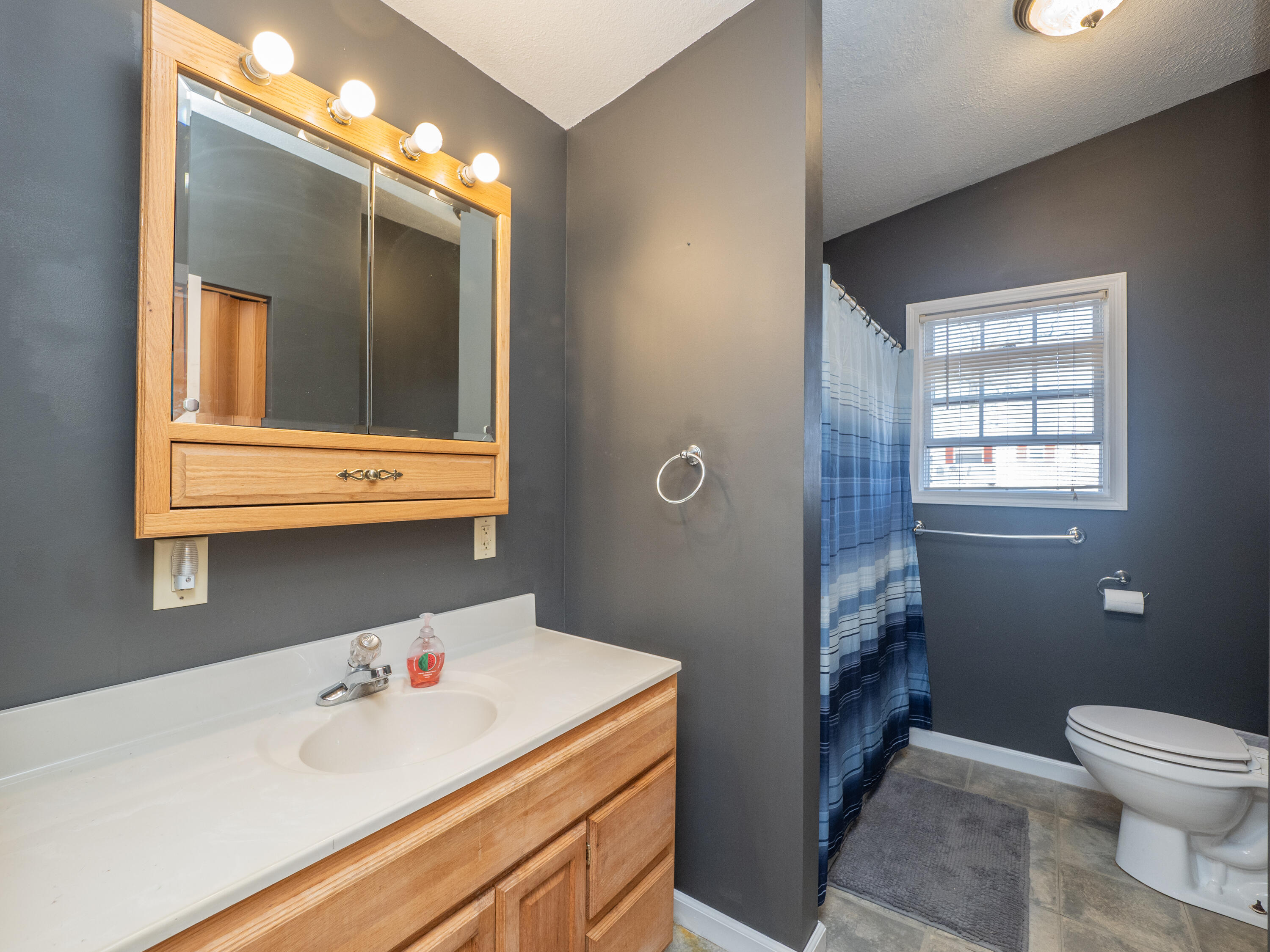 11915 Lakeway Street