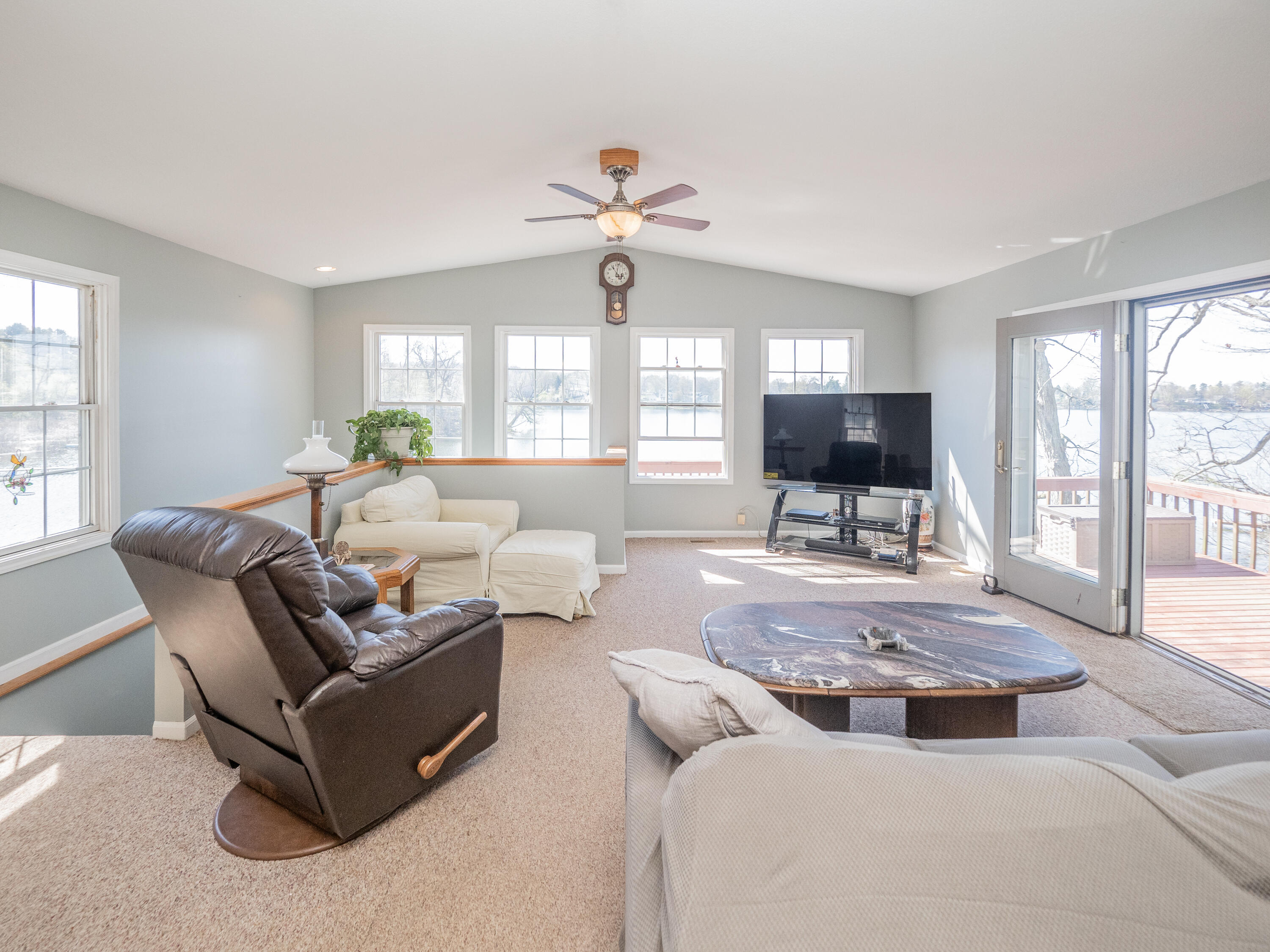 11915 Lakeway Street