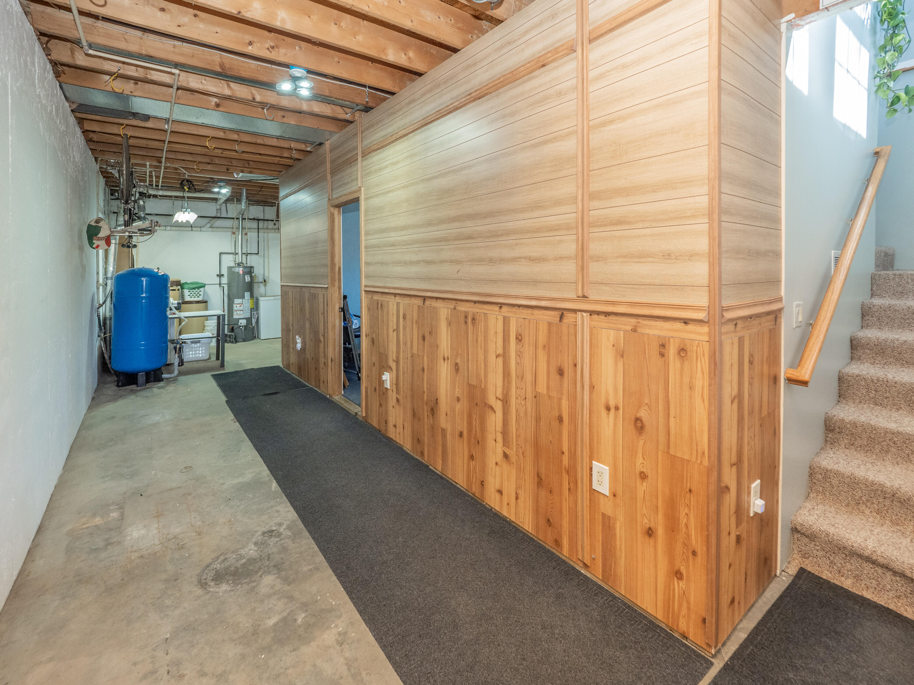 11915 Lakeway Street