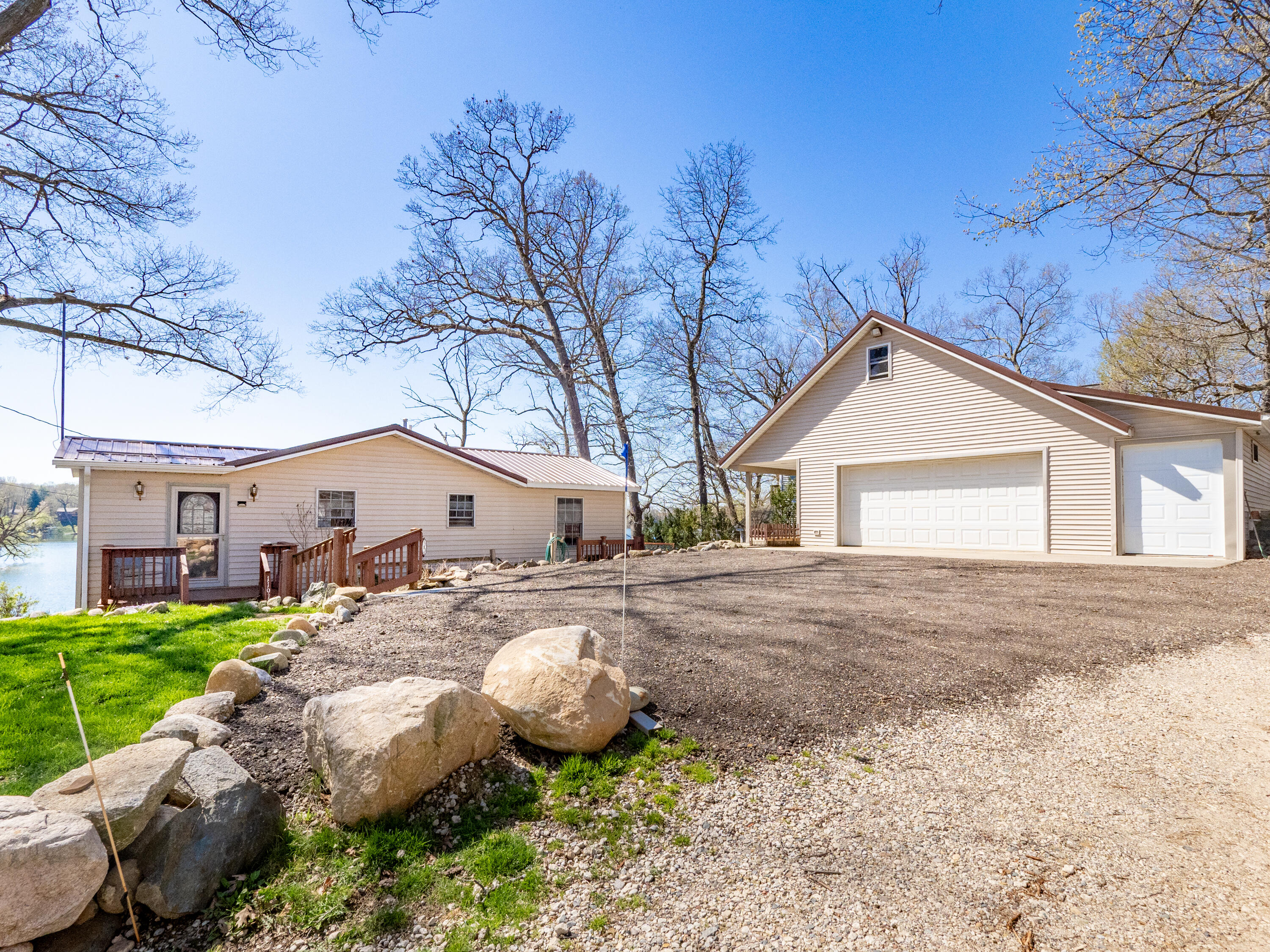 11915 Lakeway Street