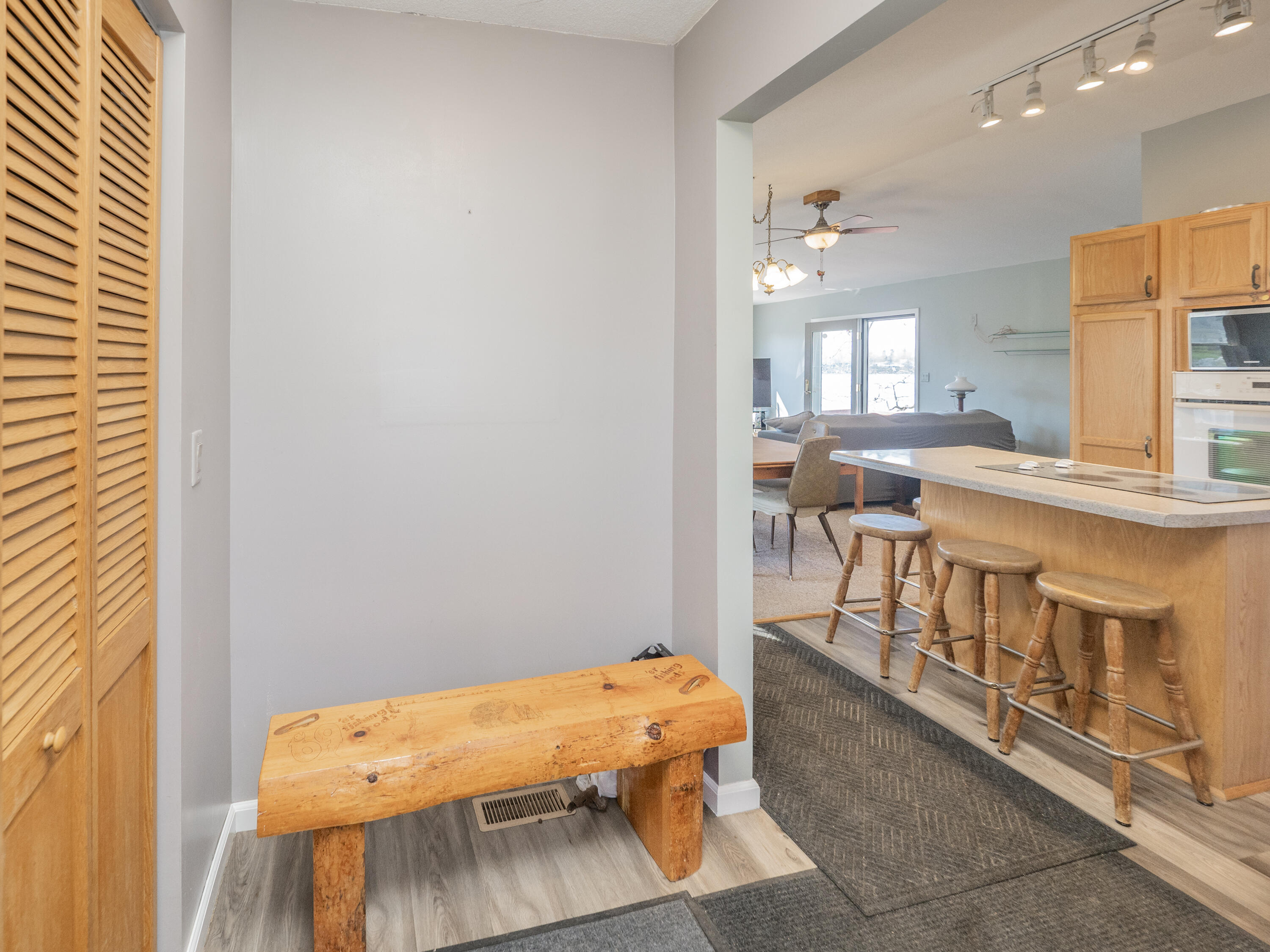 11915 Lakeway Street