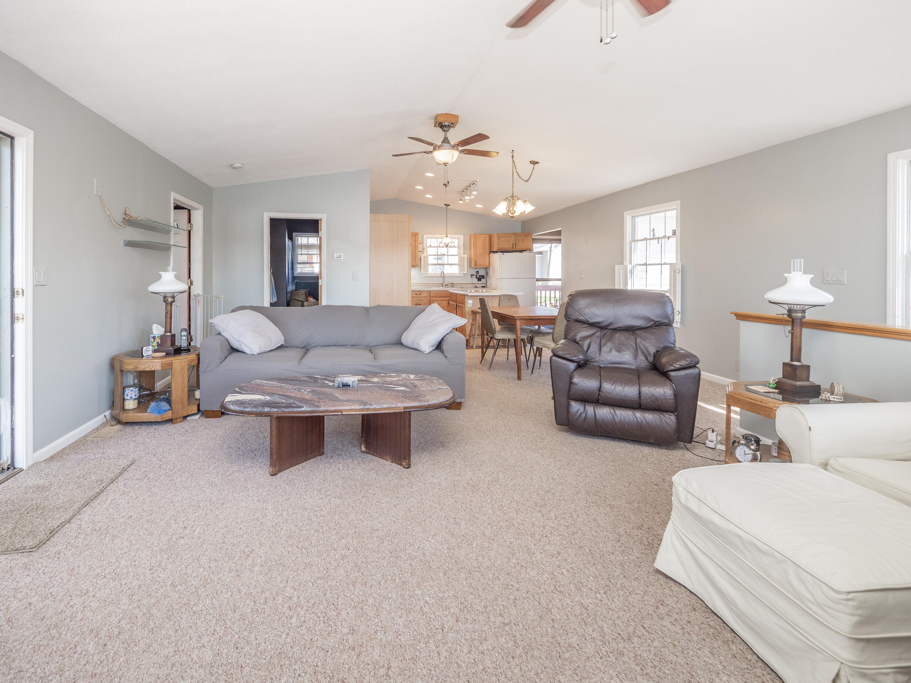 11915 Lakeway Street