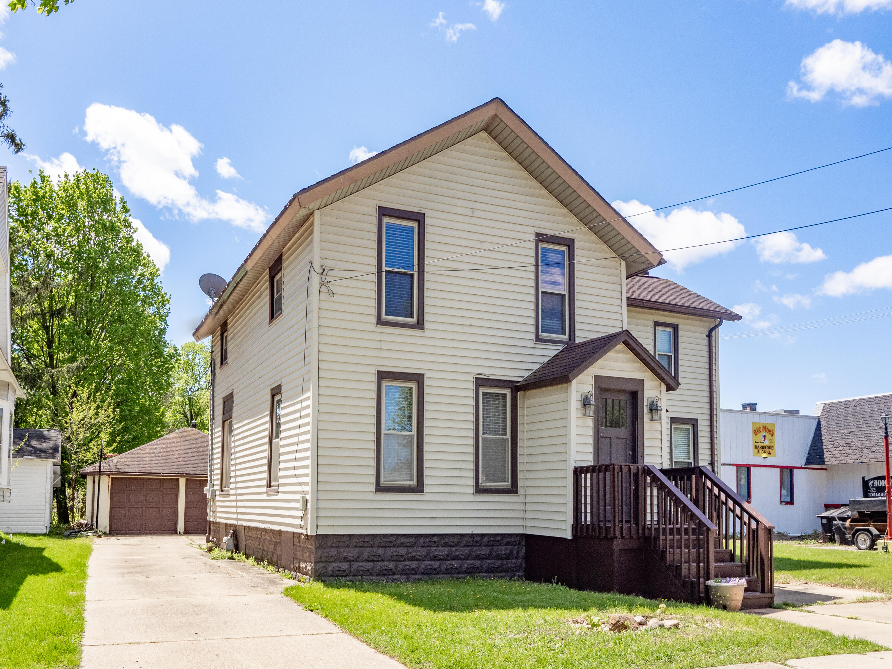 212 E Allegan Street