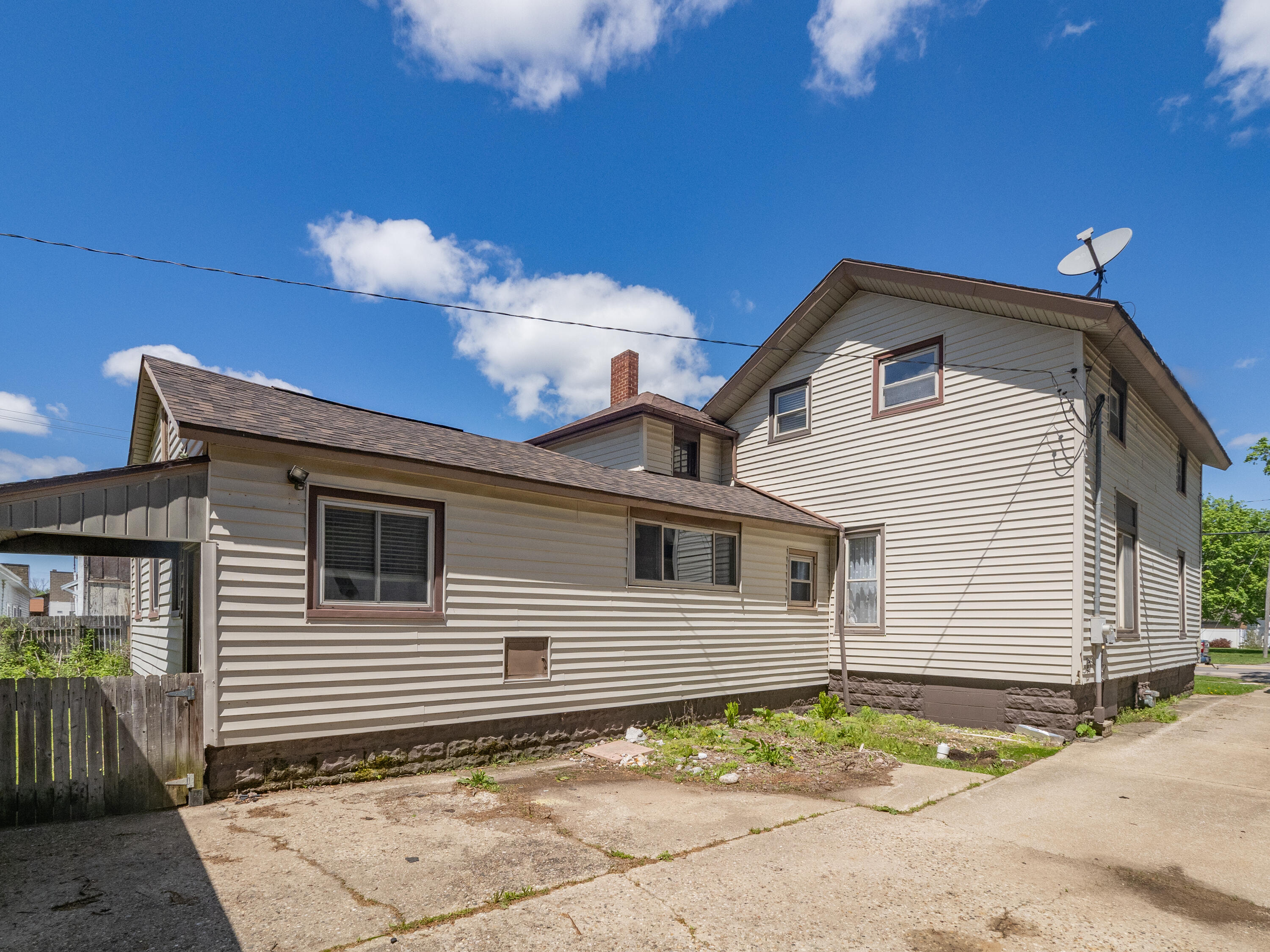 212 E Allegan Street