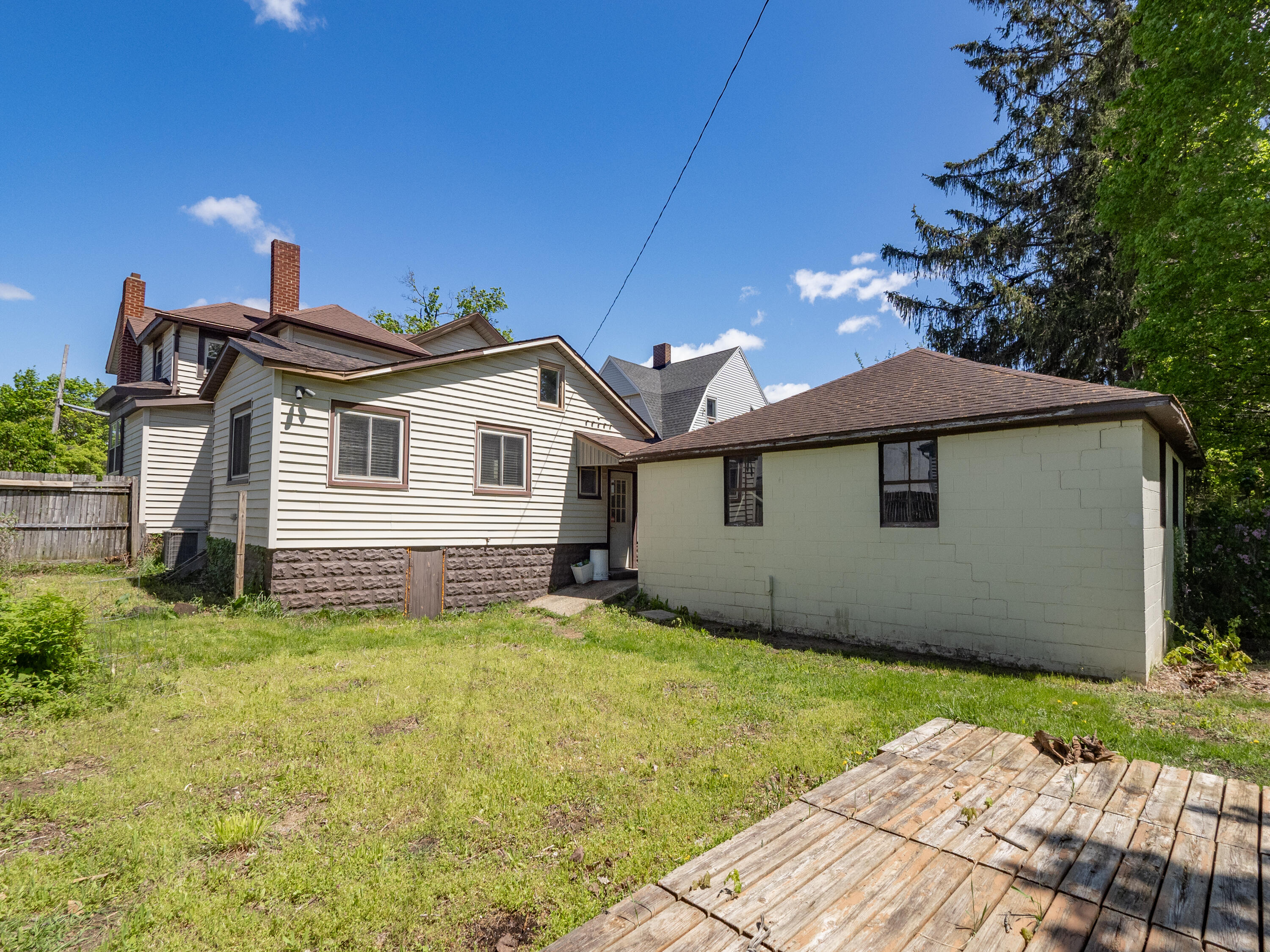 212 E Allegan Street