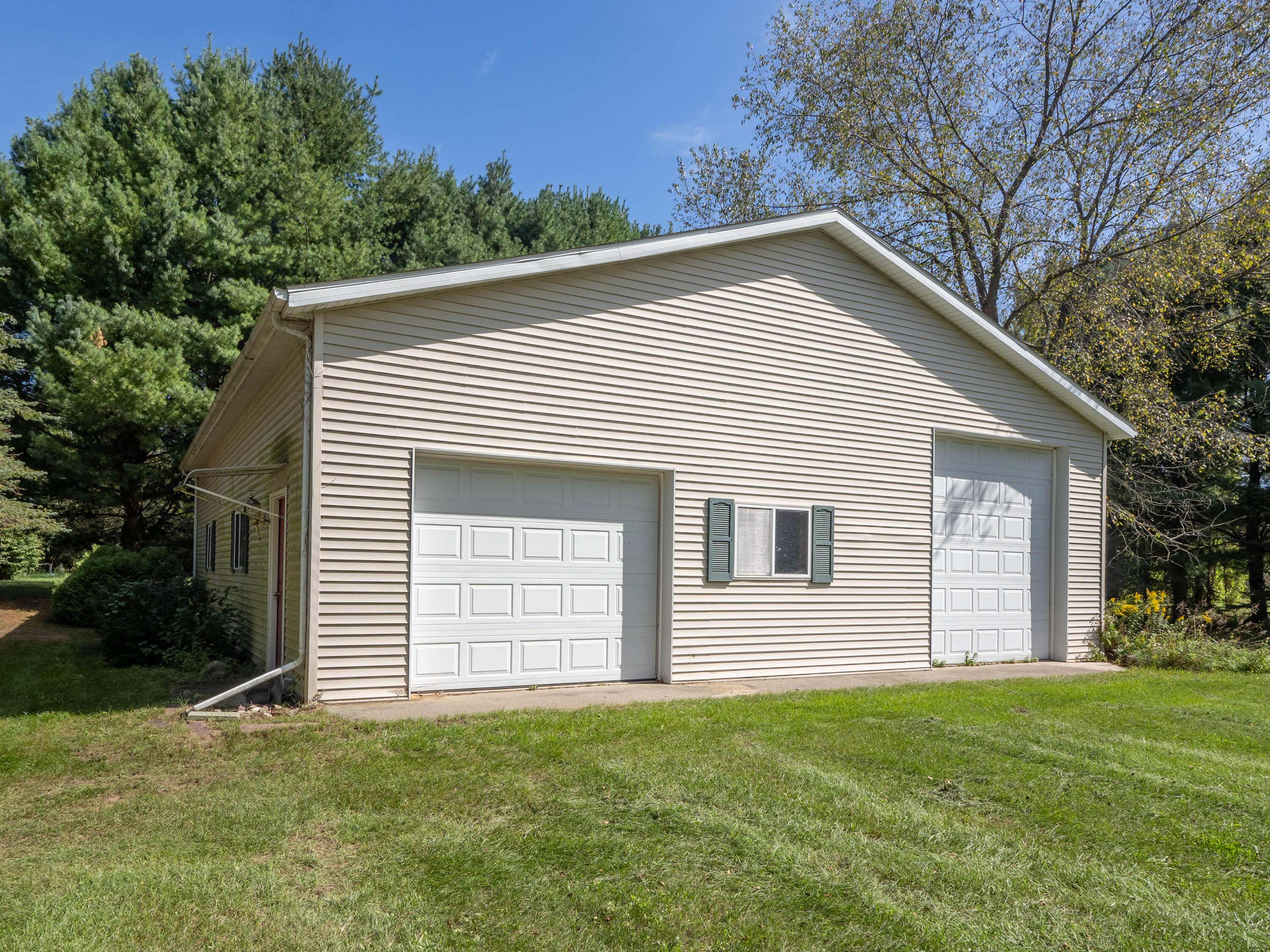 425 Walden Drive Lot w/barn