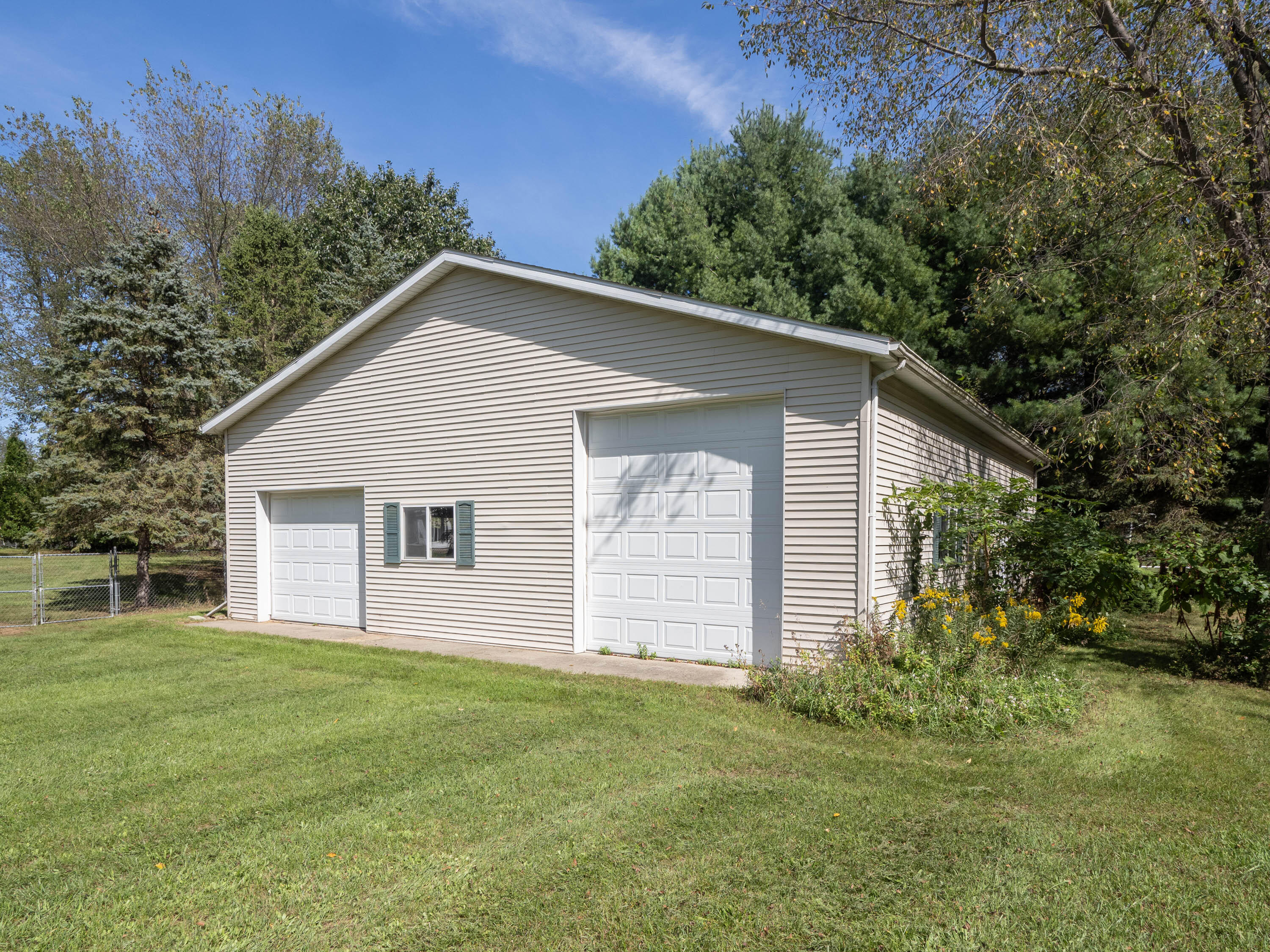 425 Walden Drive Lot w/barn