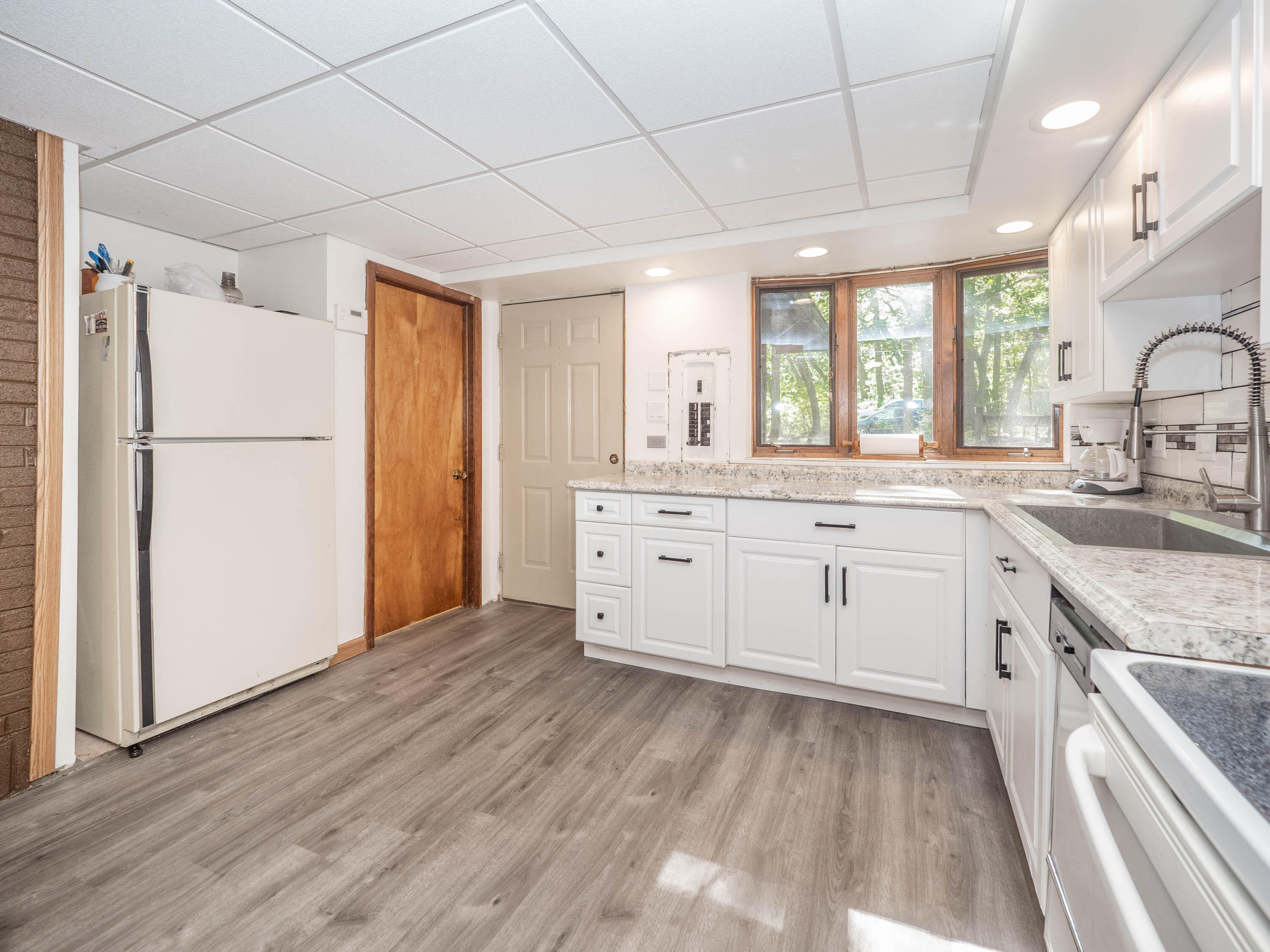 4001 Manor Lane