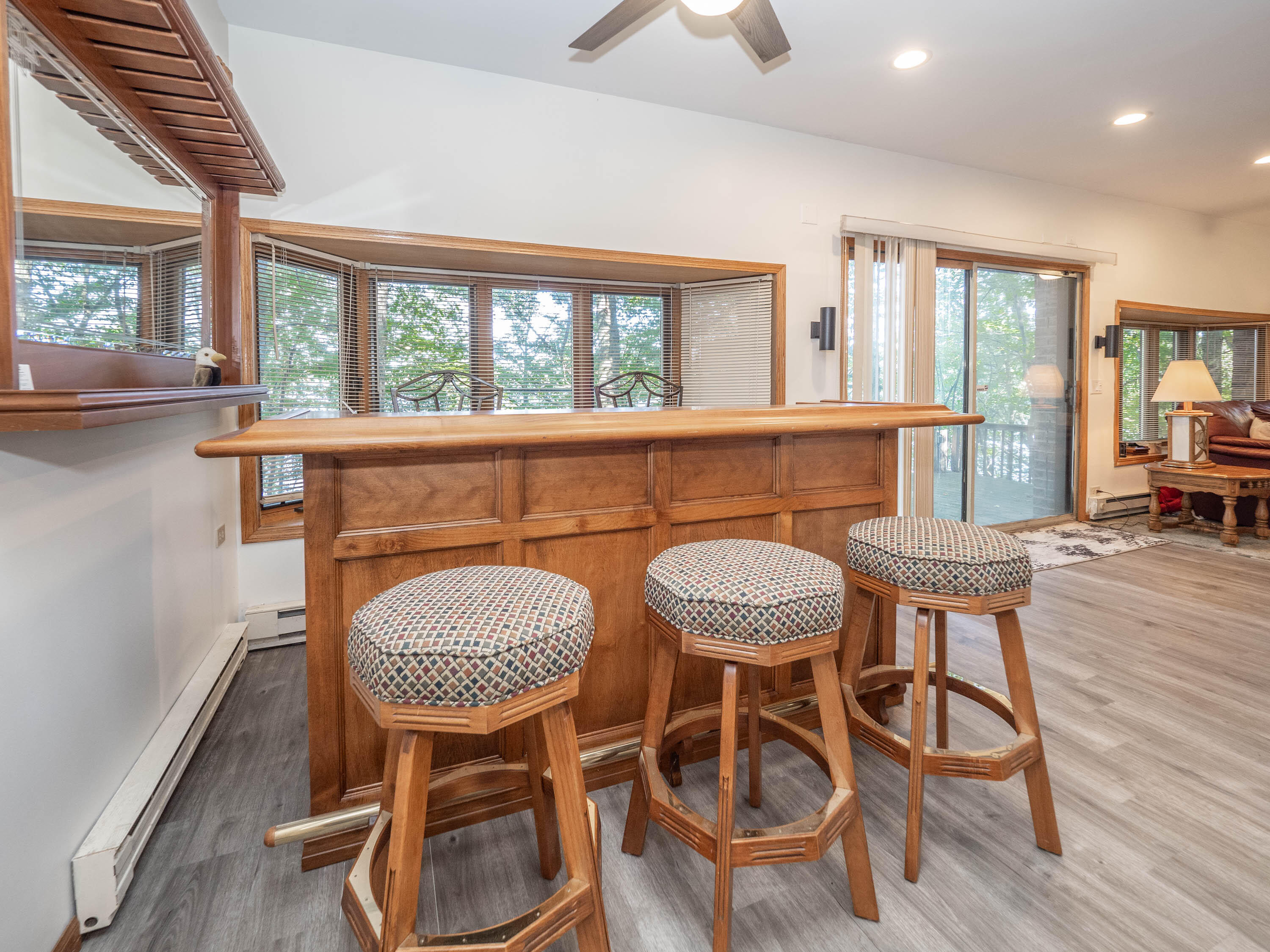 4001 Manor Lane