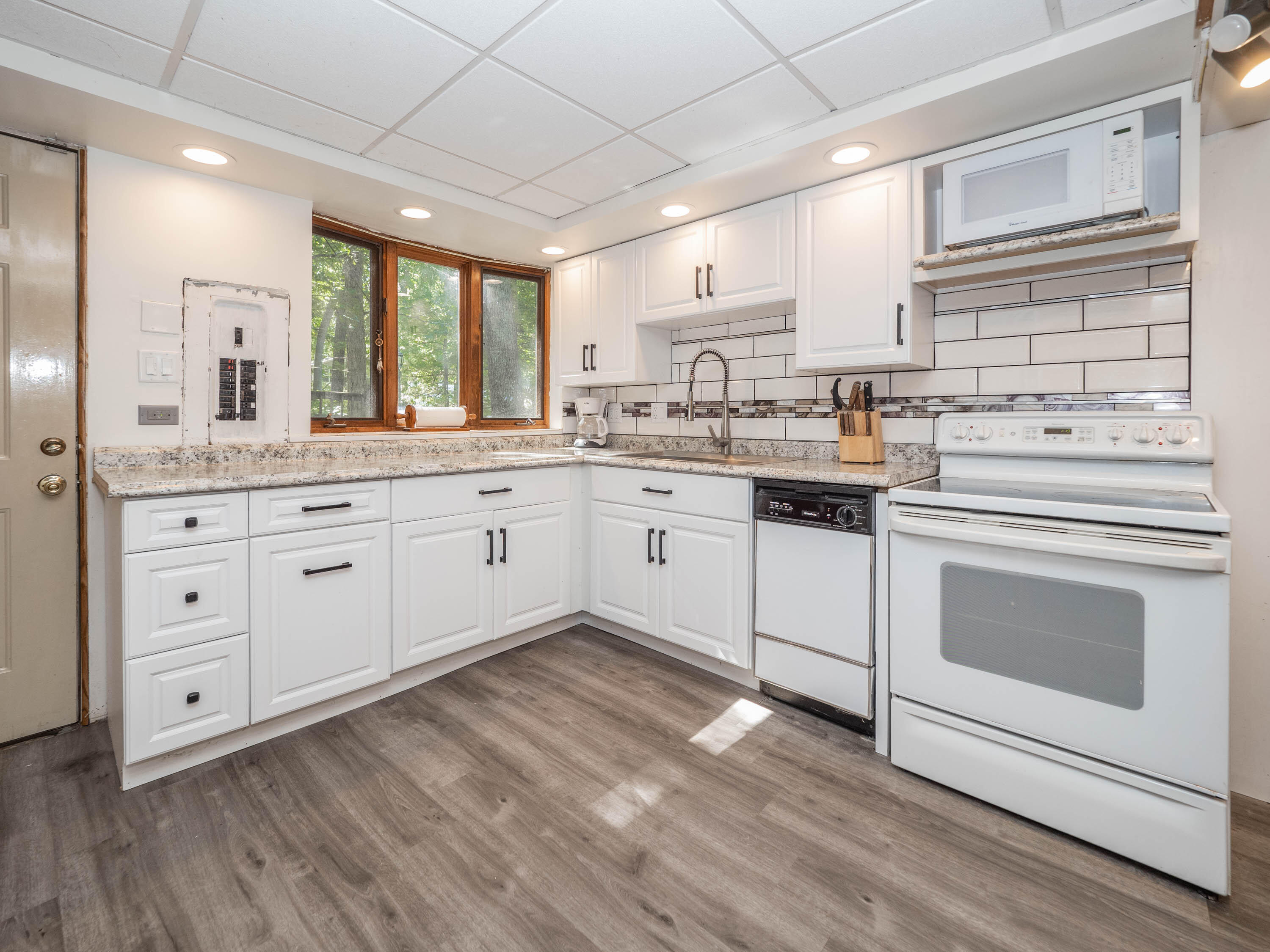 4001 Manor Lane