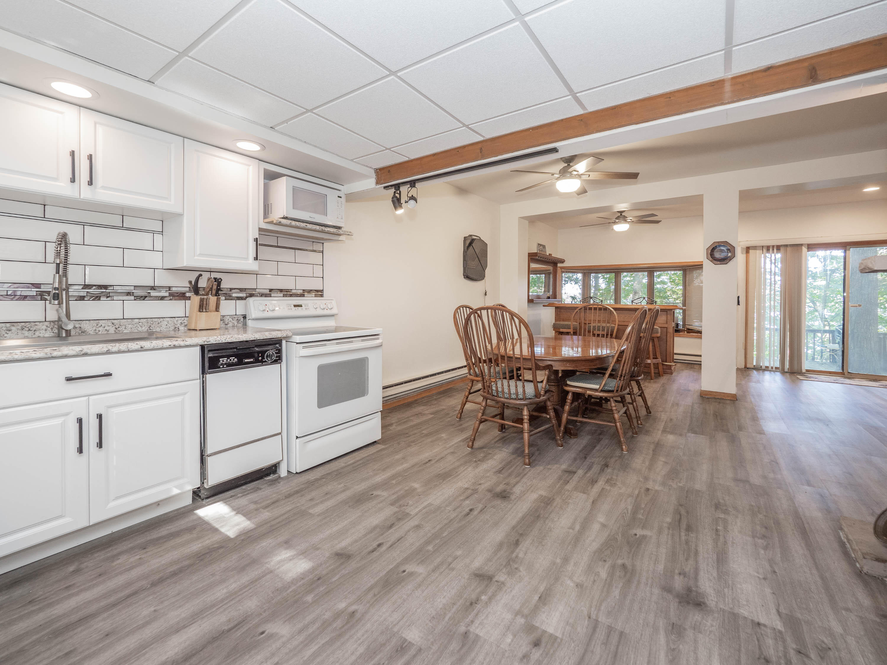 4001 Manor Lane