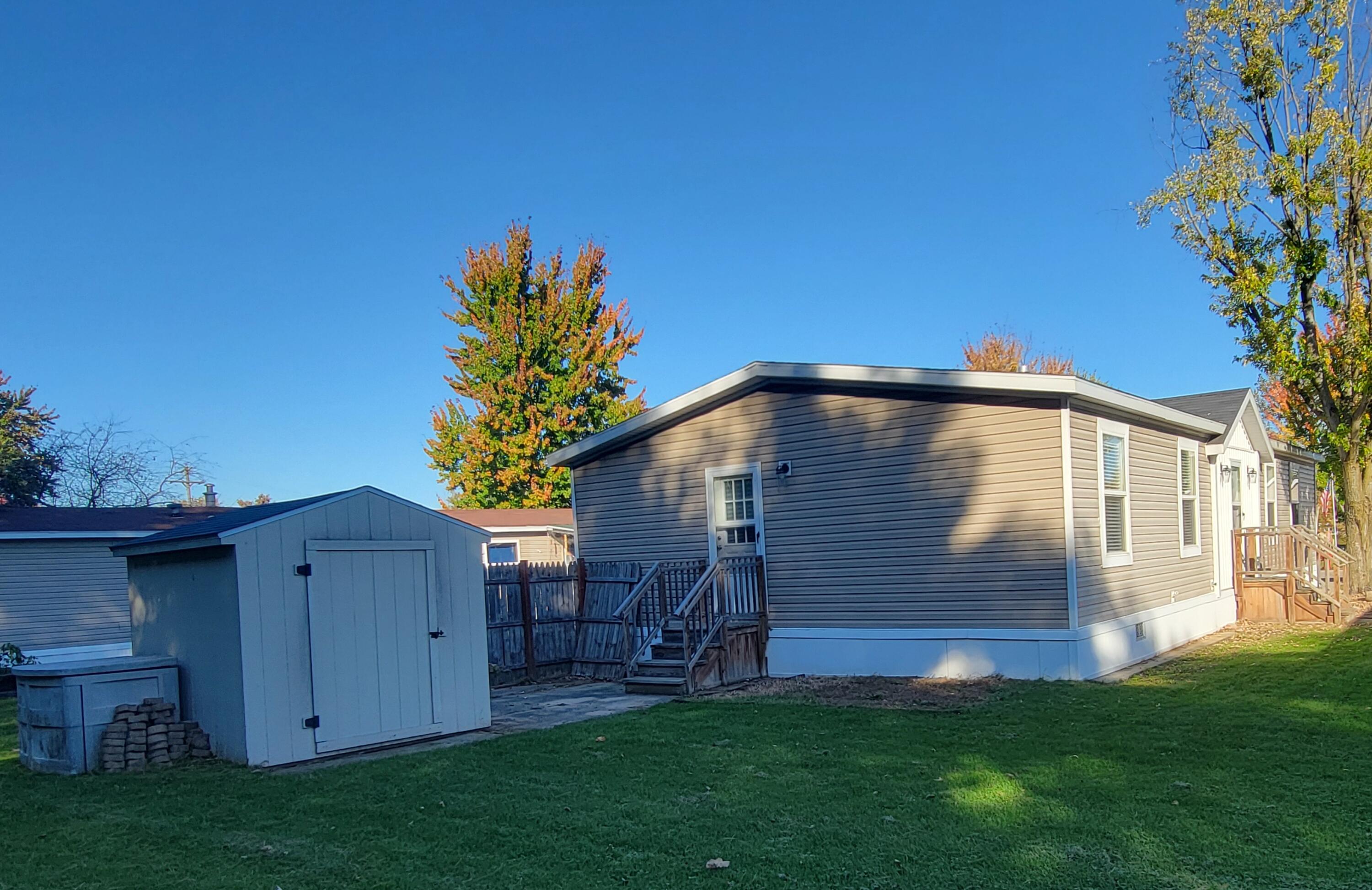 1139 Maple Leaf Lane NW