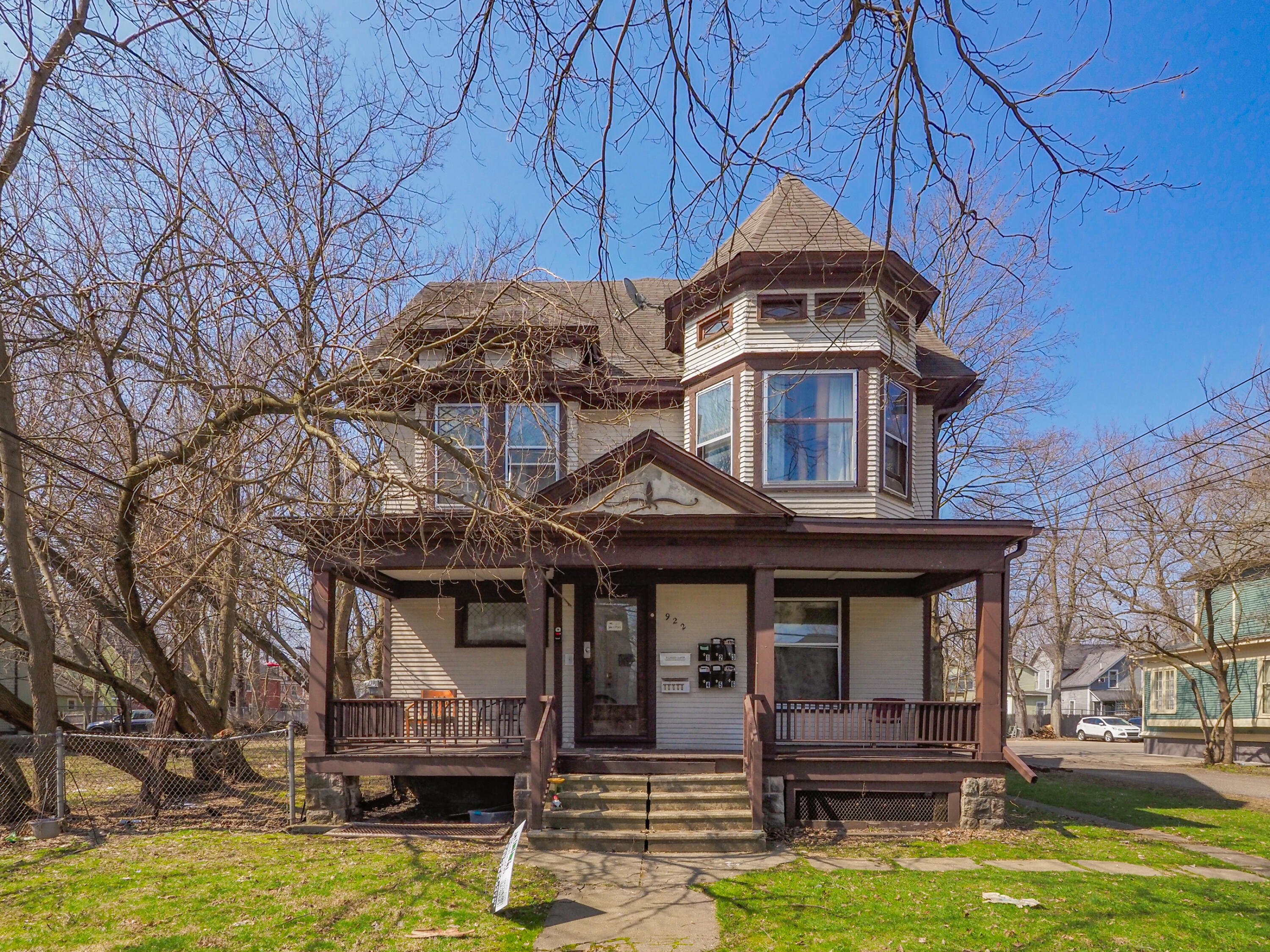 922 S Park Street W