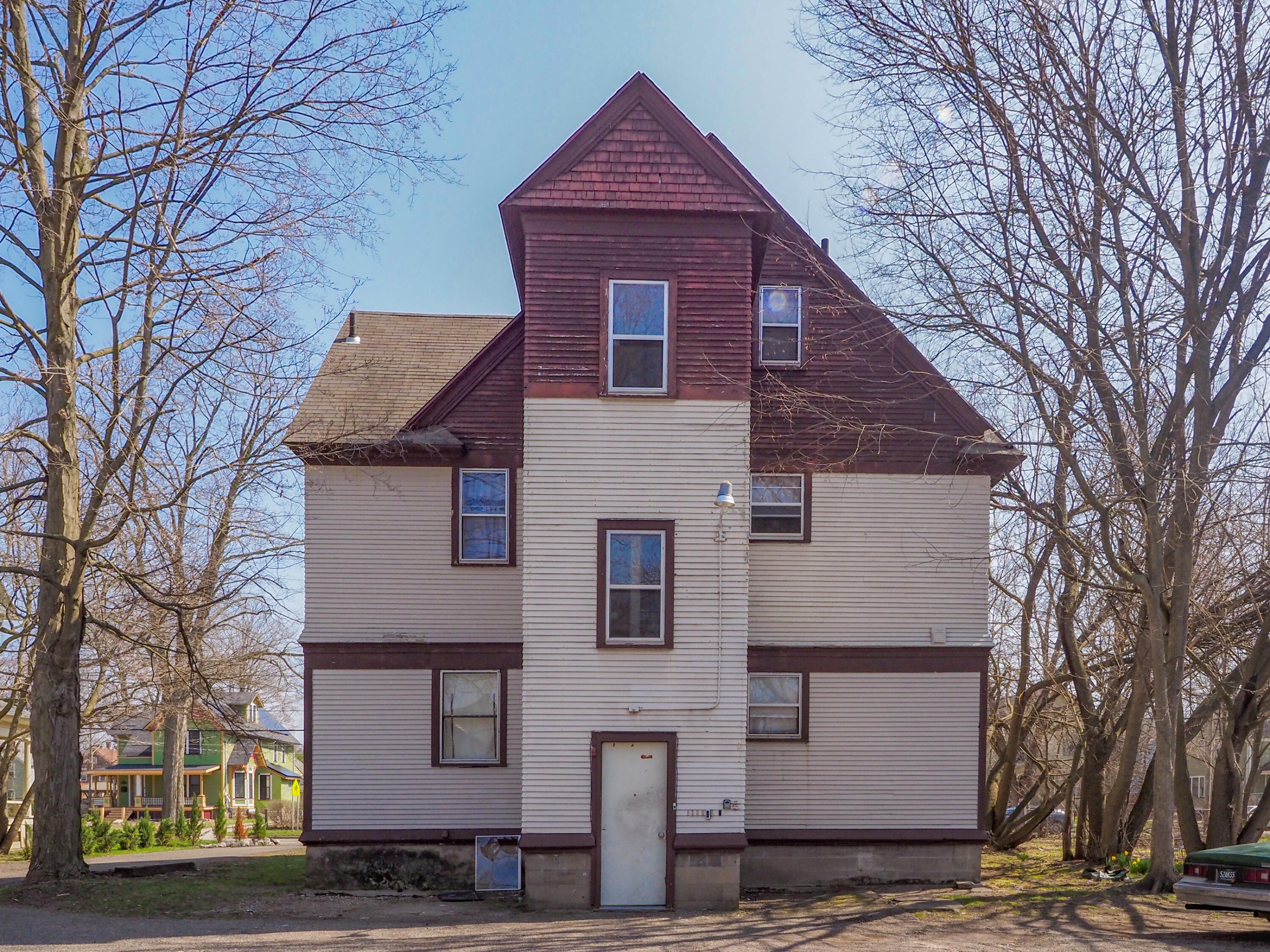 922 S Park Street W