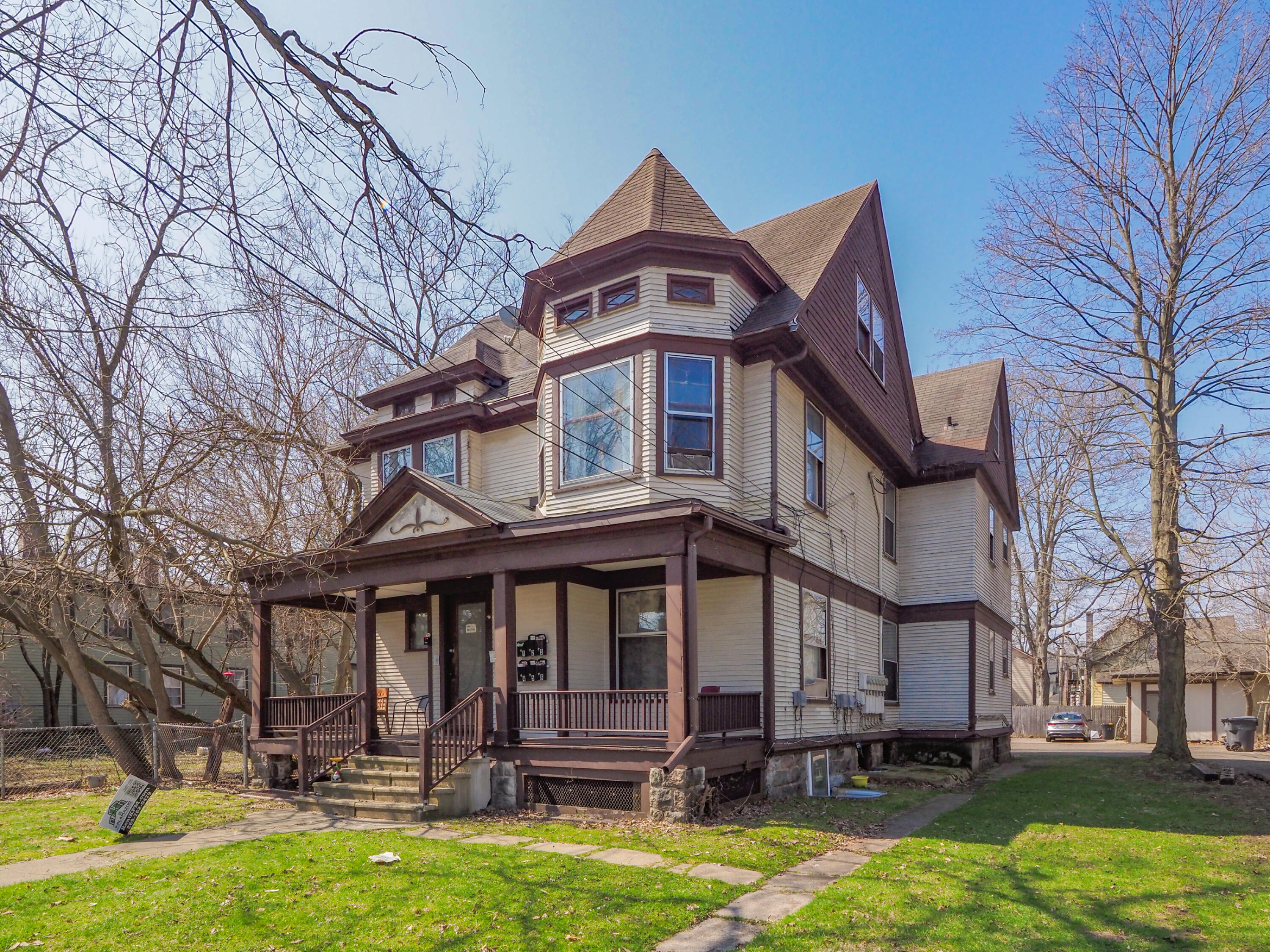 922 S Park Street W