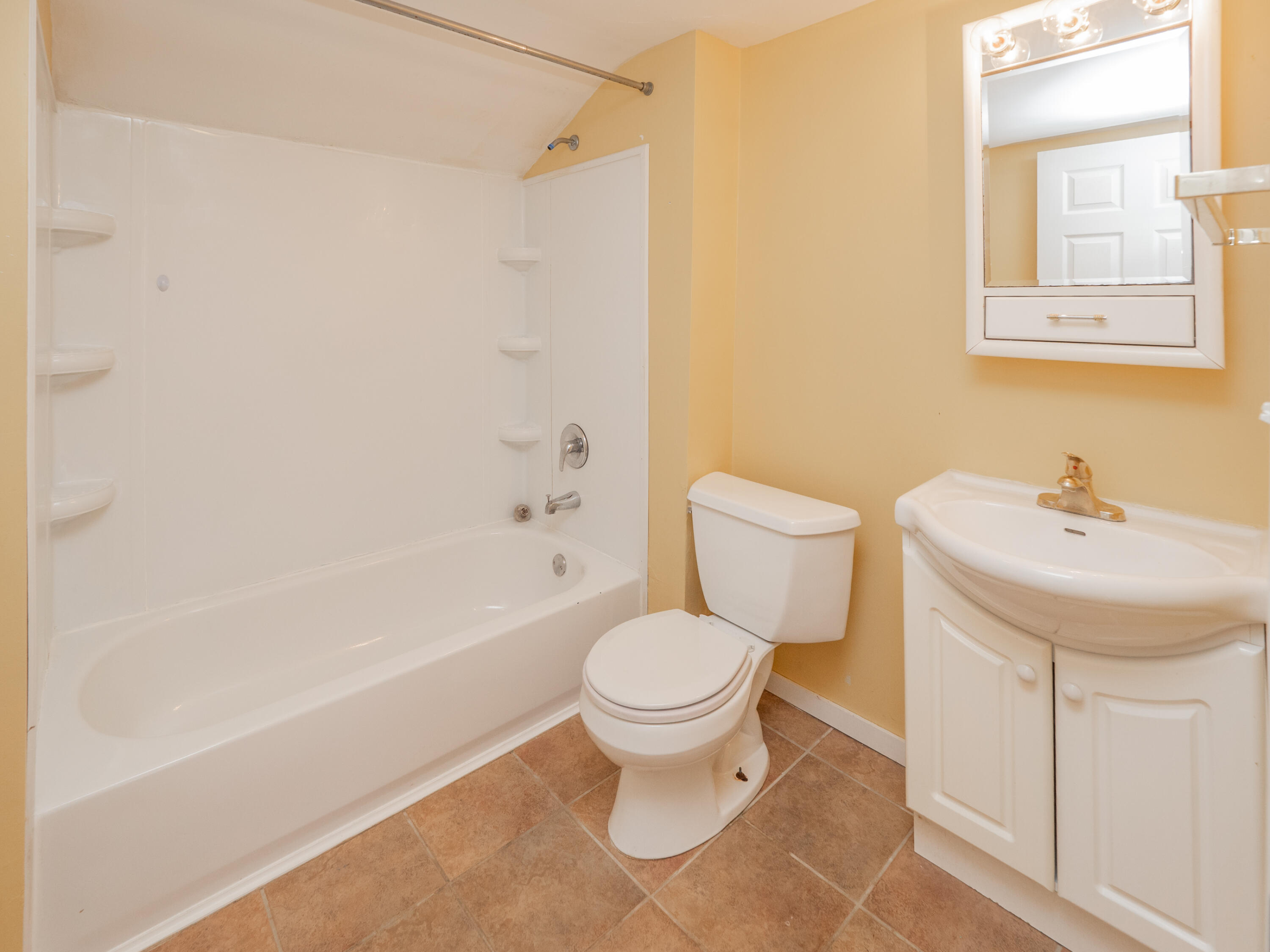 738-740 McCourtie Street