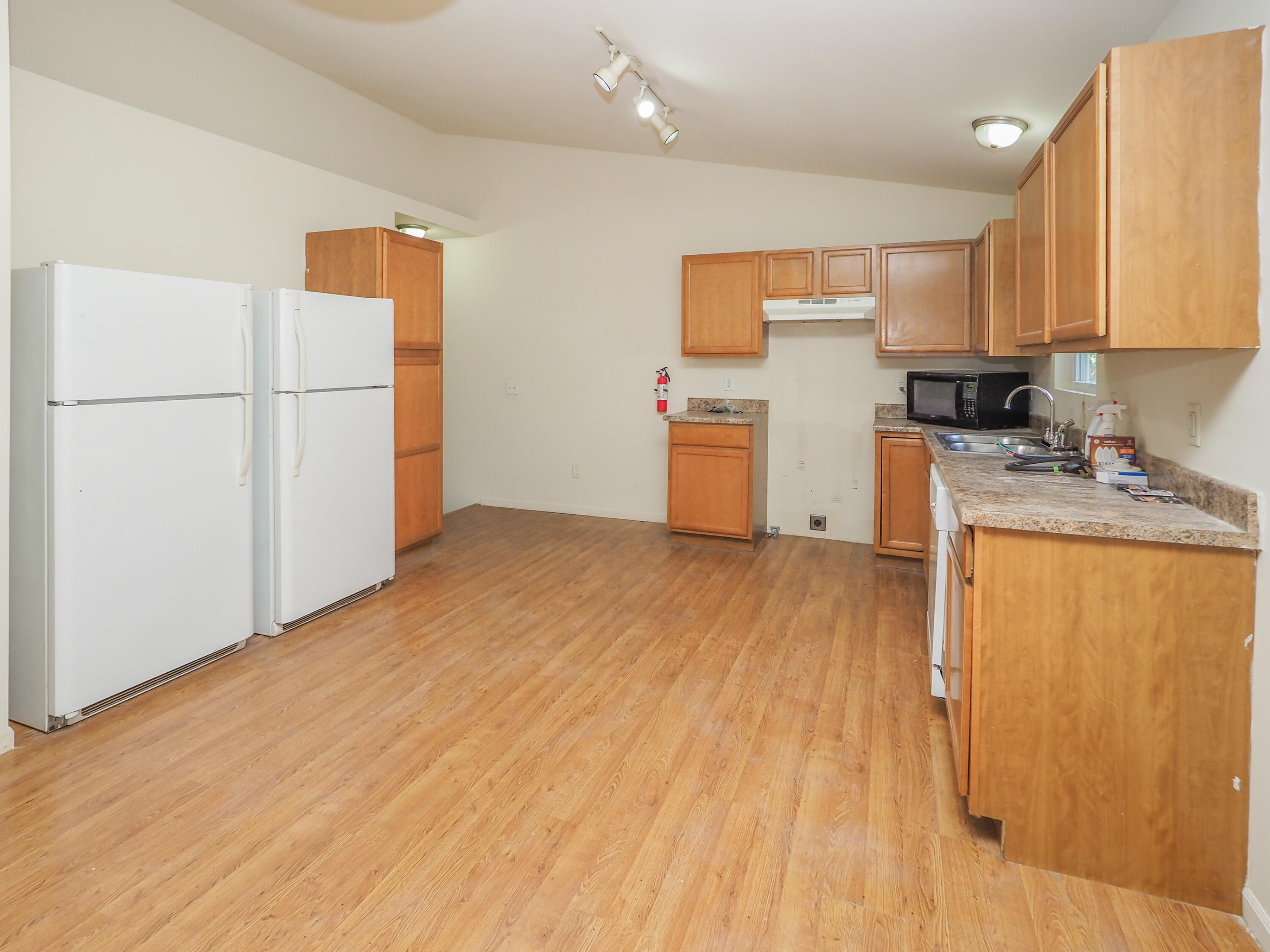 1402-1410 Sutherland Avenue