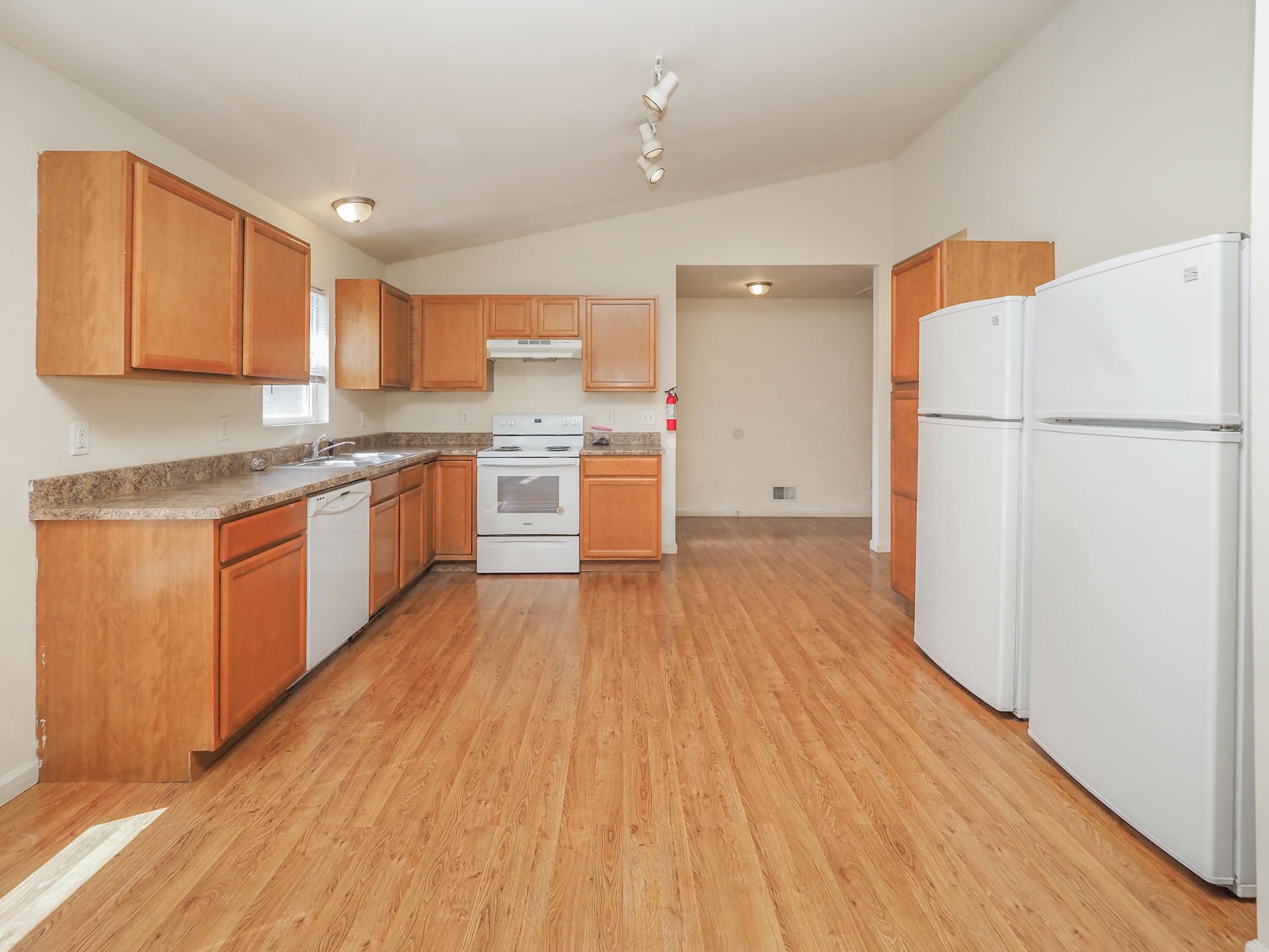 1402-1410 Sutherland Avenue