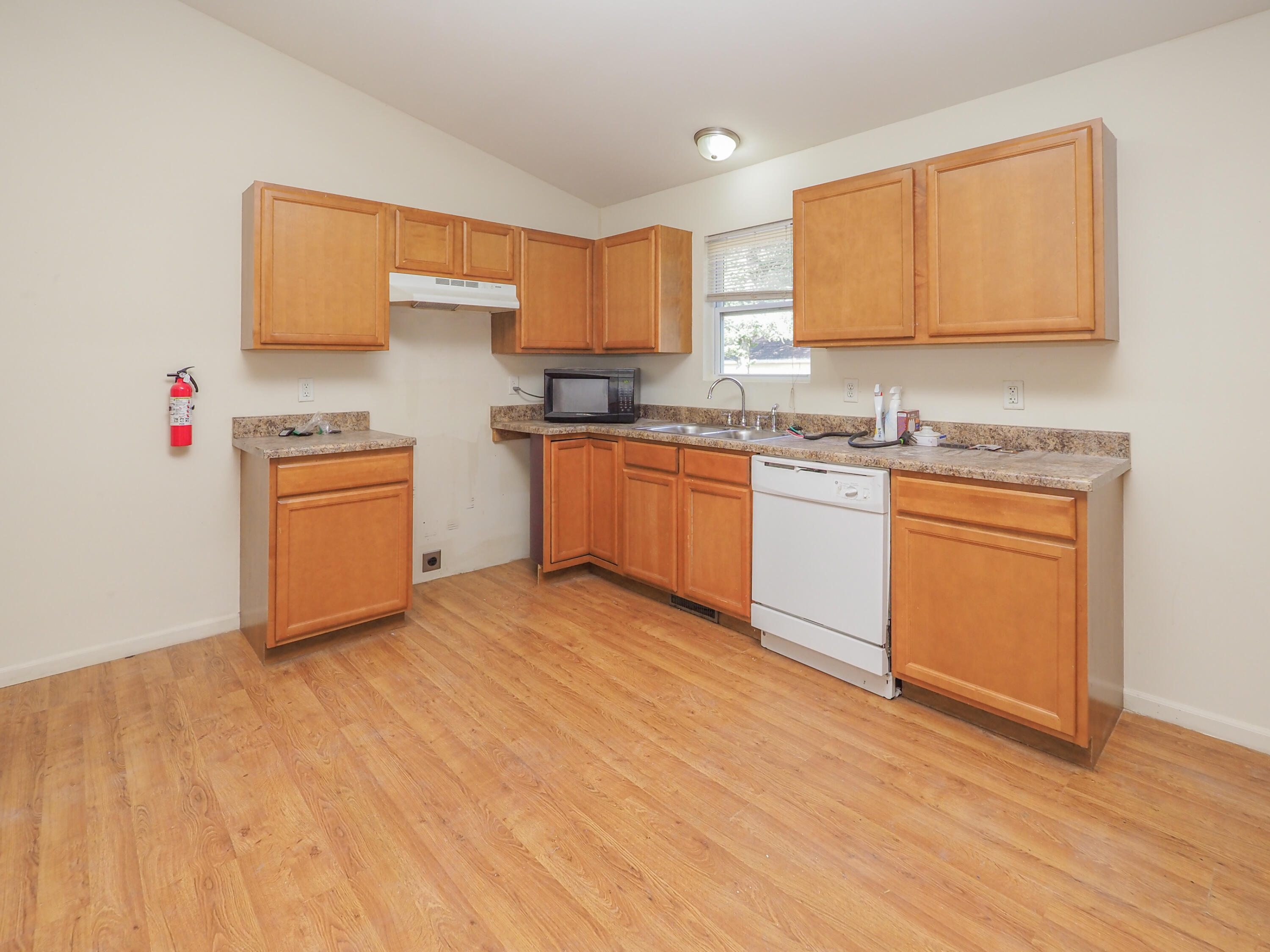 1402-1410 Sutherland Avenue