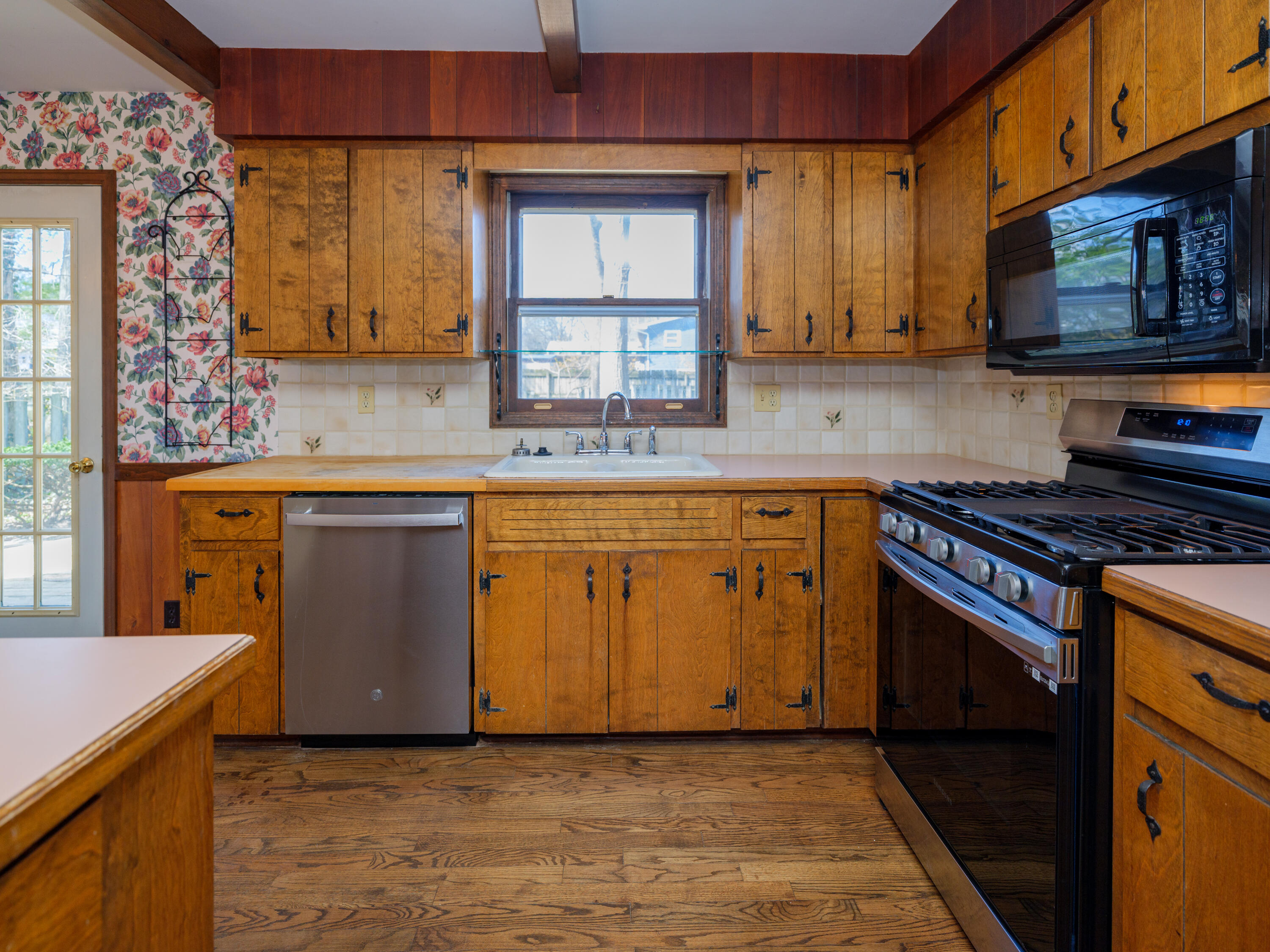 6828 Windemere Street