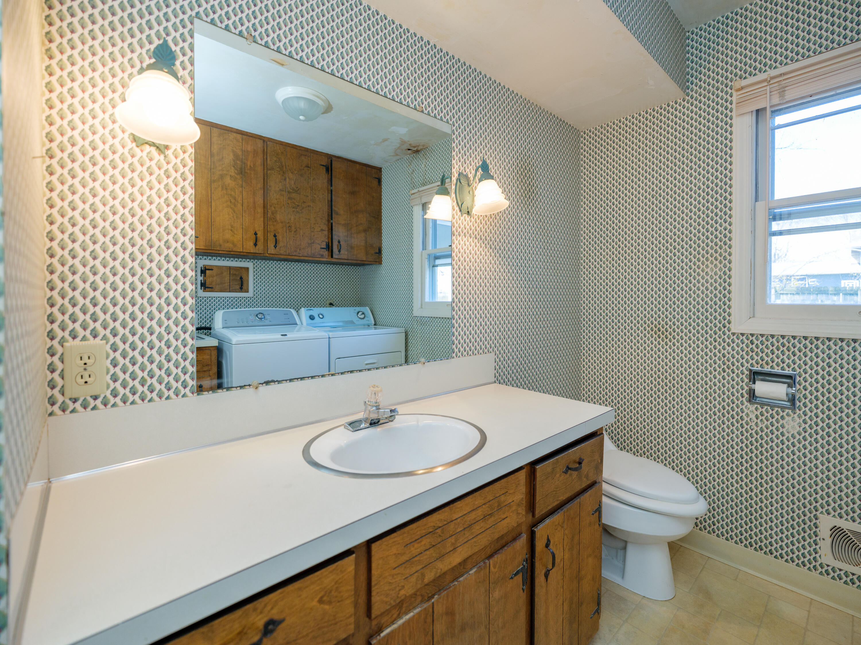 6828 Windemere Street