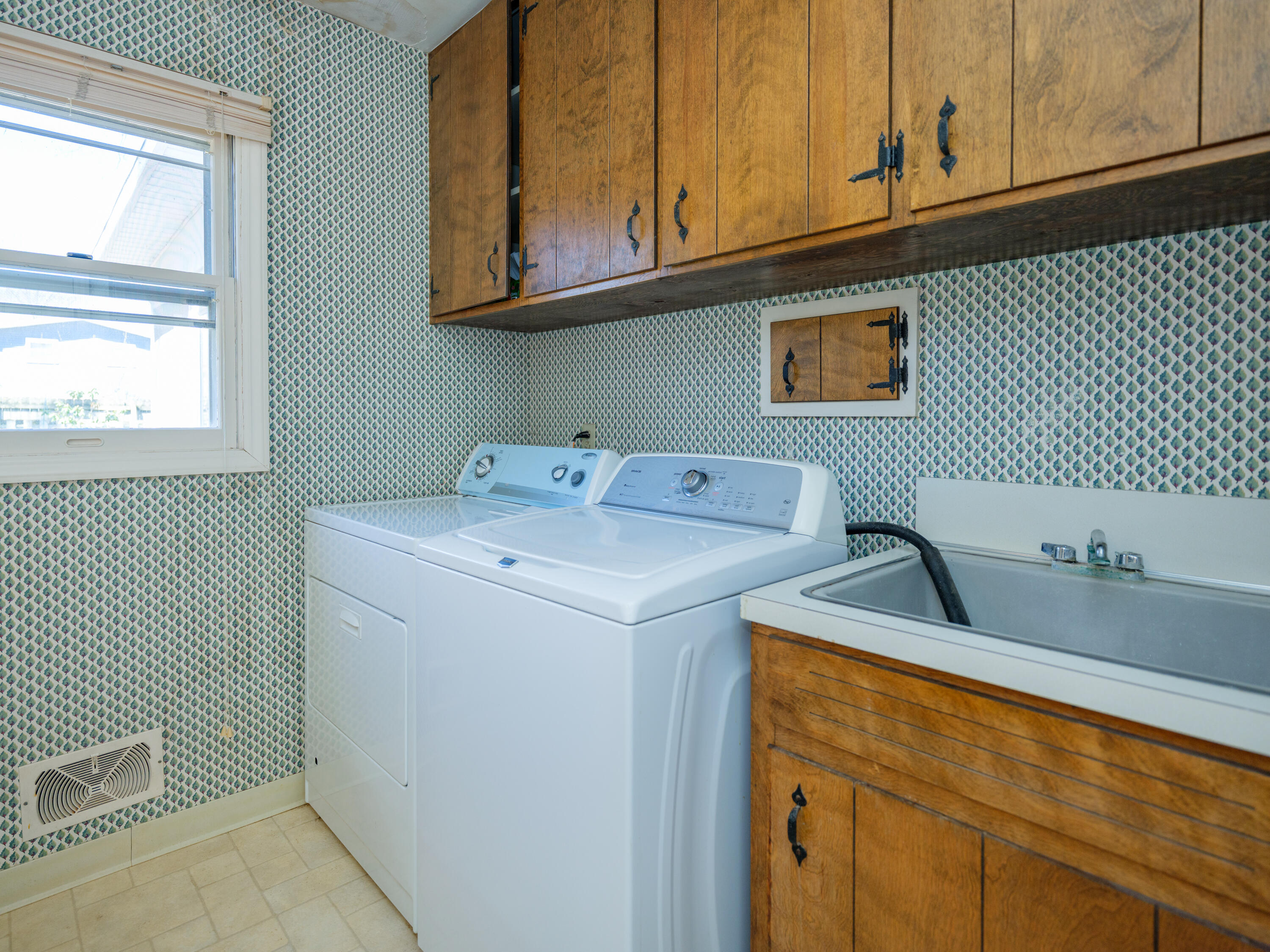 6828 Windemere Street