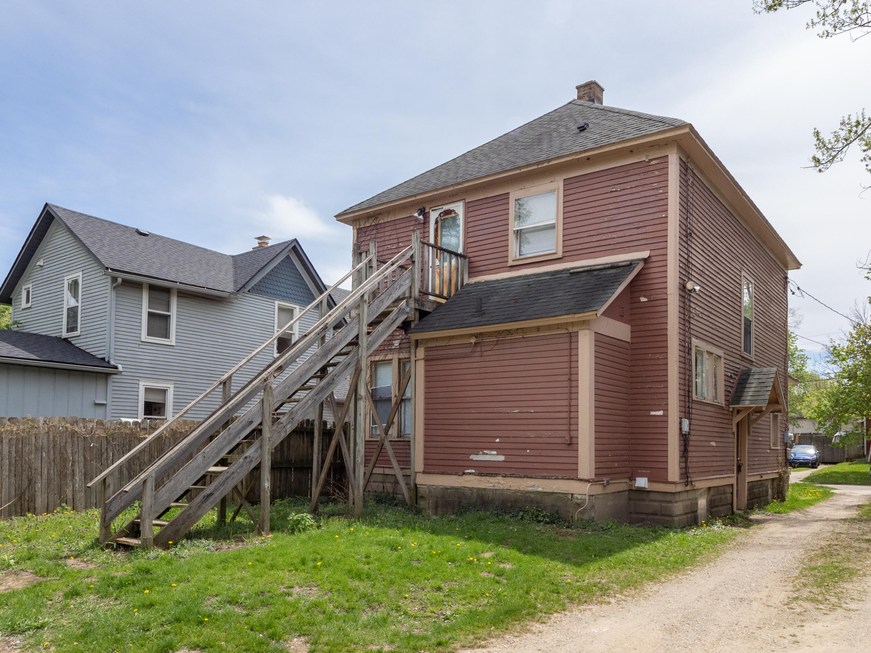 734 McCourtie Street