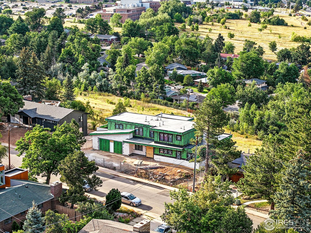2955 Stanford Ave