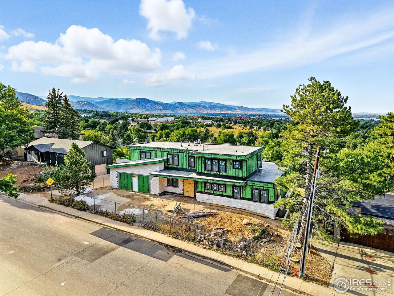 2955 Stanford Ave