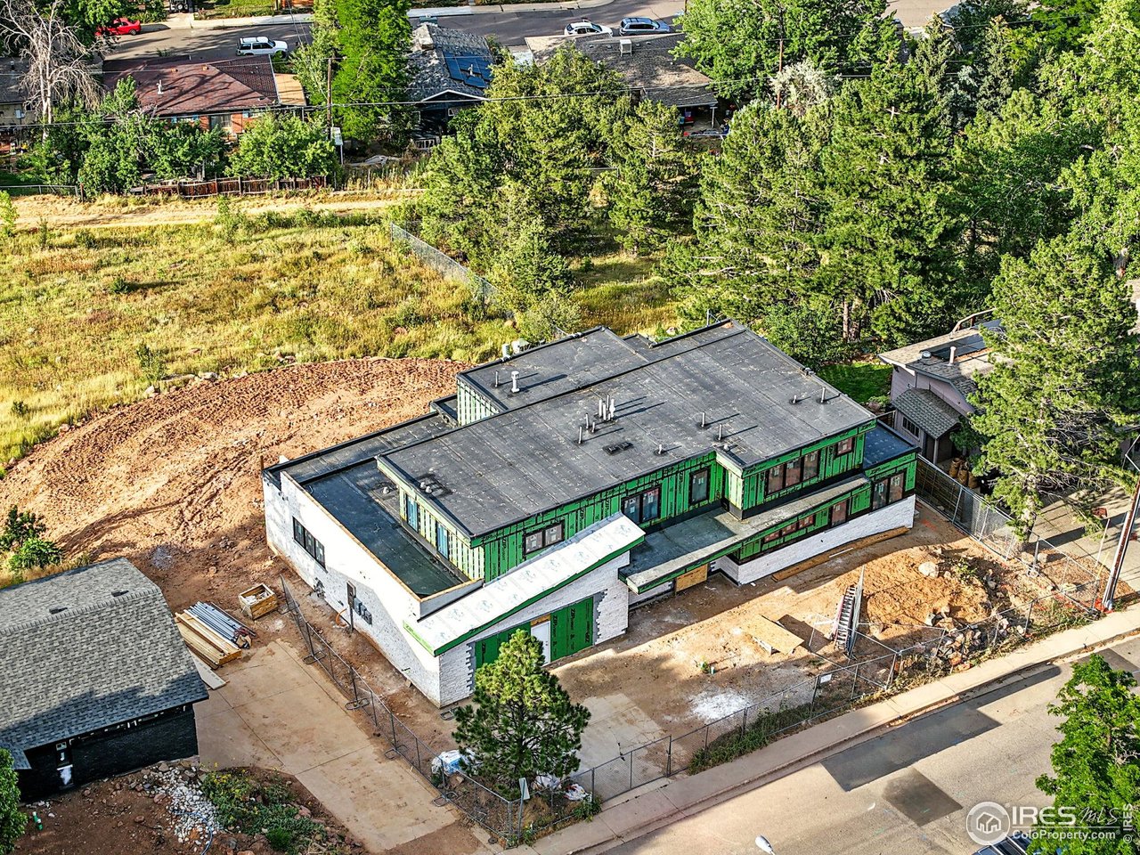 2955 Stanford Ave