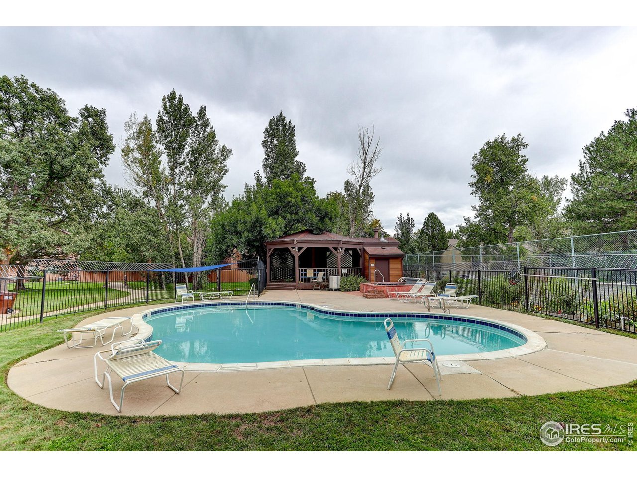 6213 Willow Ln