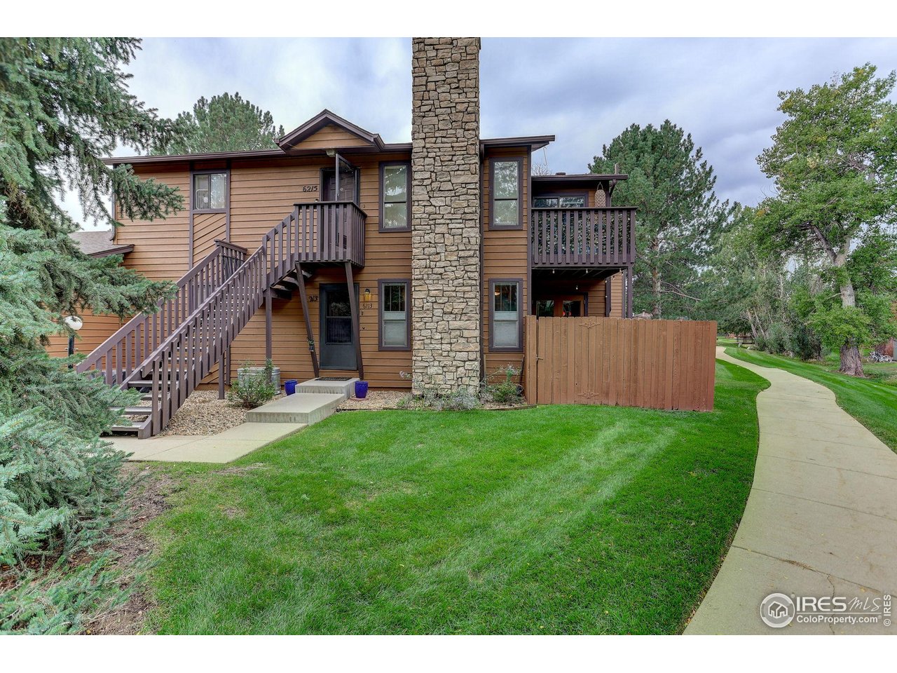 6213 Willow Ln