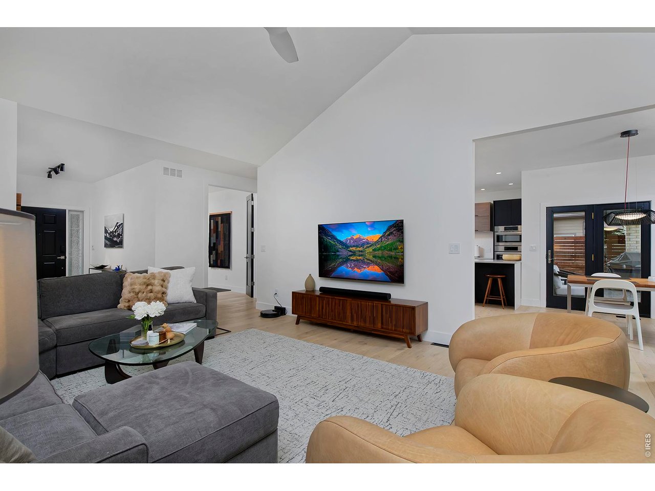 2238 Bluebird Dr