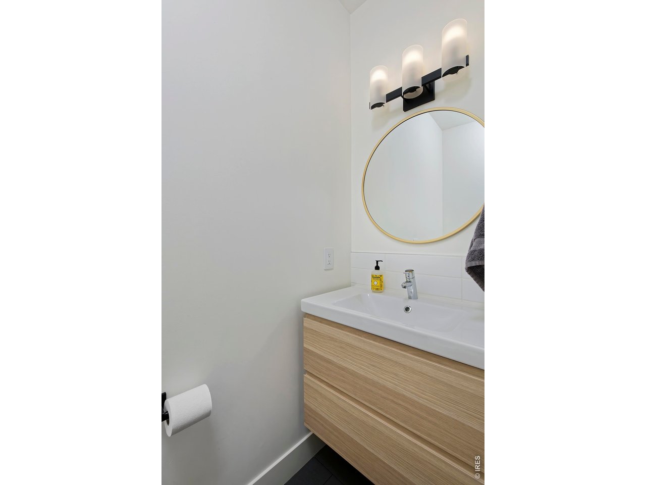 2238 Bluebird Dr