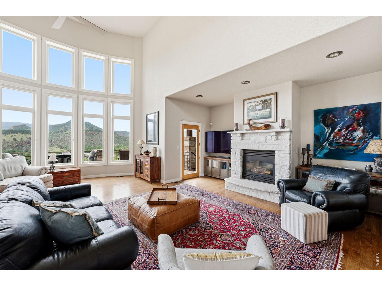 814 Mountain View Dr