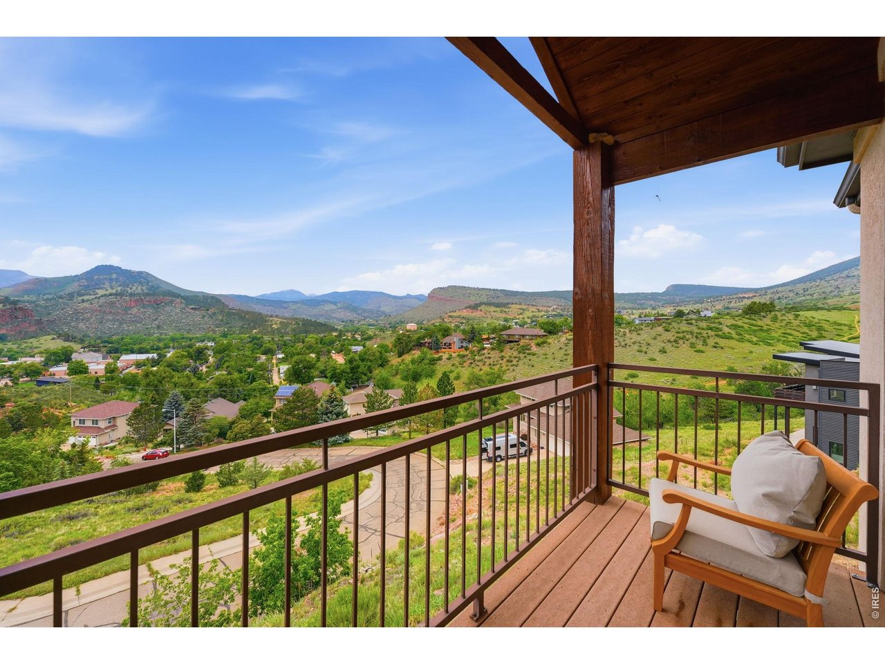 814 Mountain View Dr