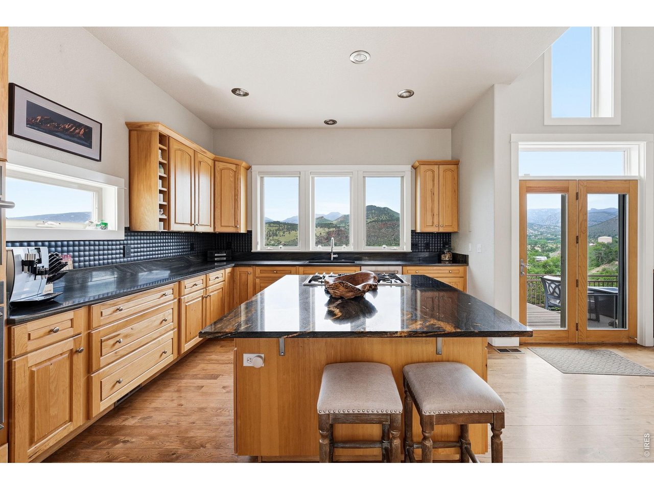 814 Mountain View Dr