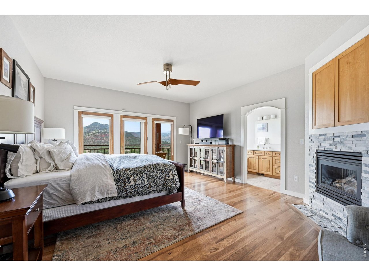814 Mountain View Dr