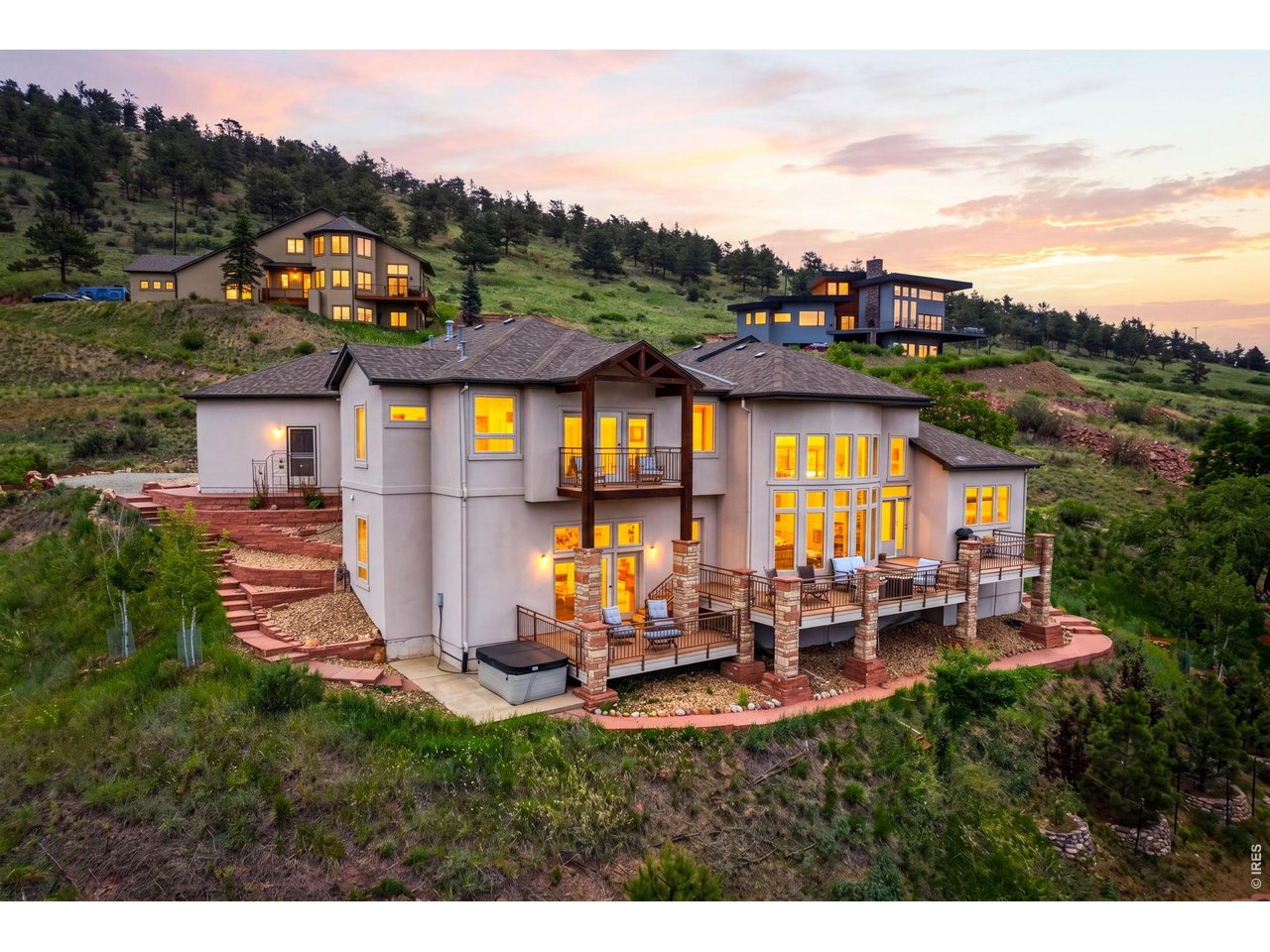 814 Mountain View Dr