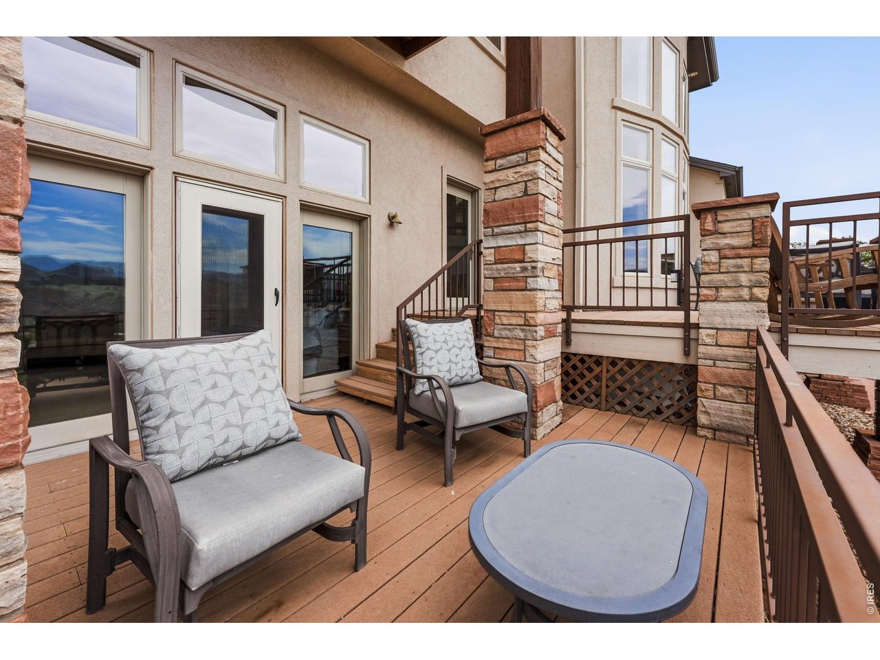 814 Mountain View Dr